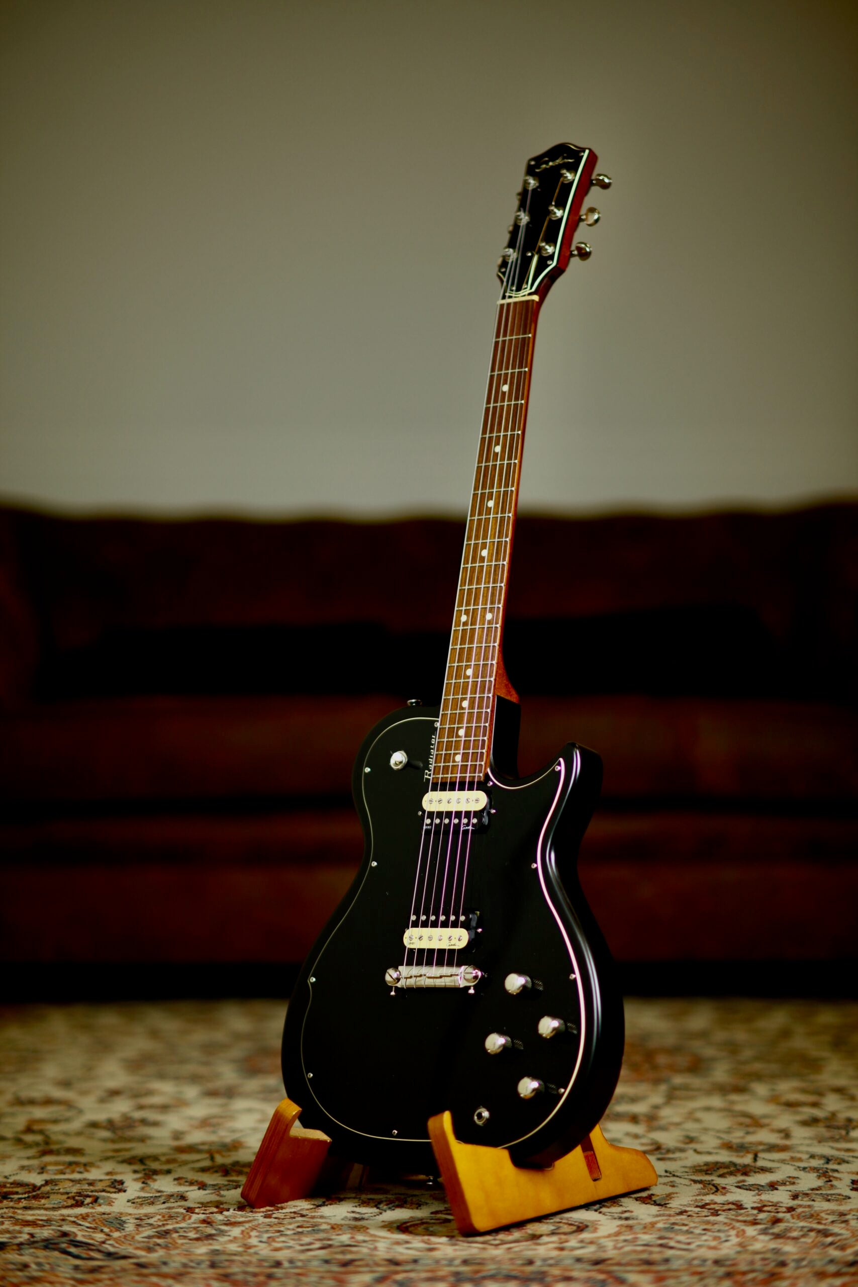 Godin Radiator 2020 | Matte Black – GitaarBarbaar B.V.