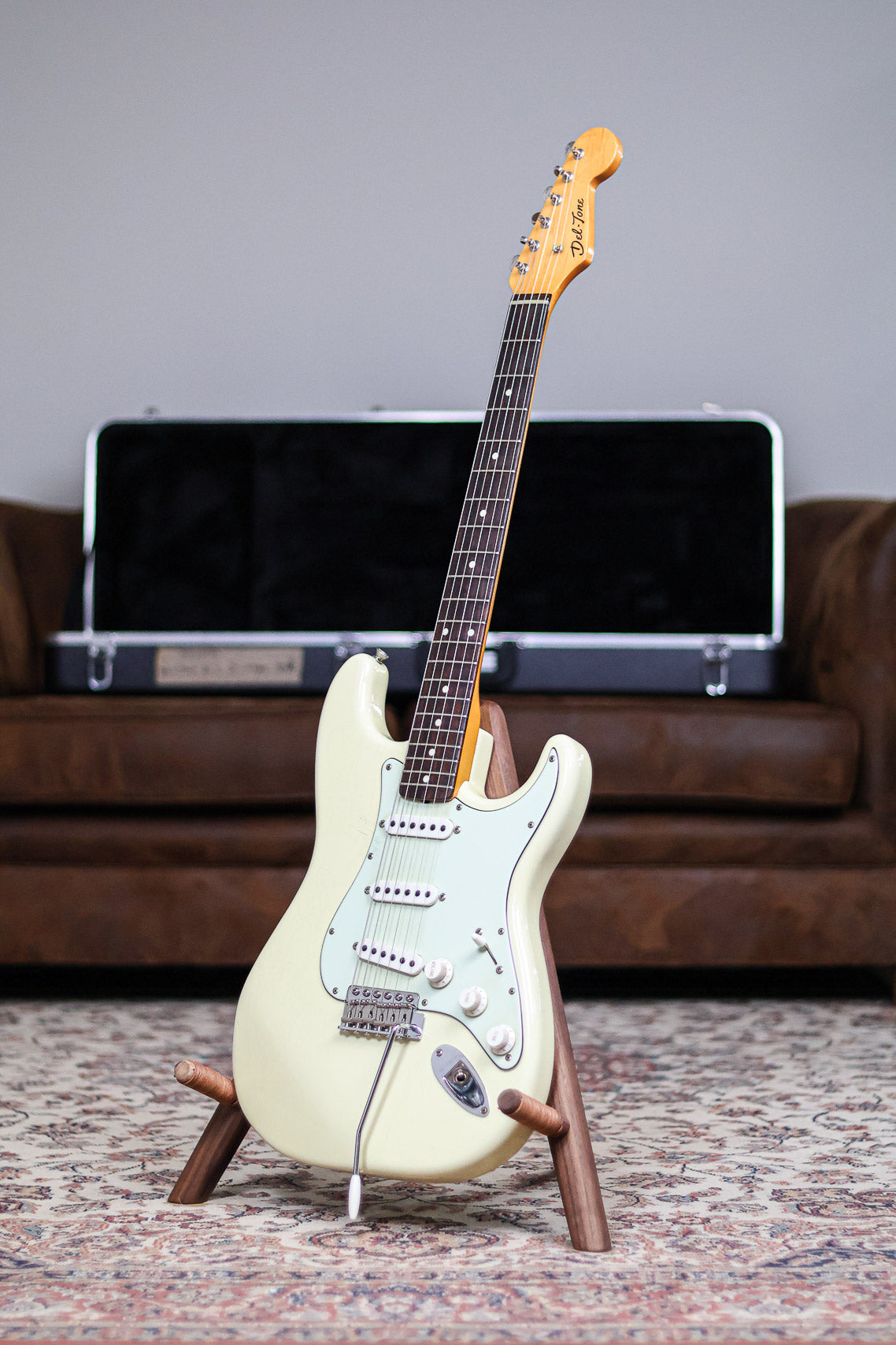 Del-Tone Stratocaster 00's | White