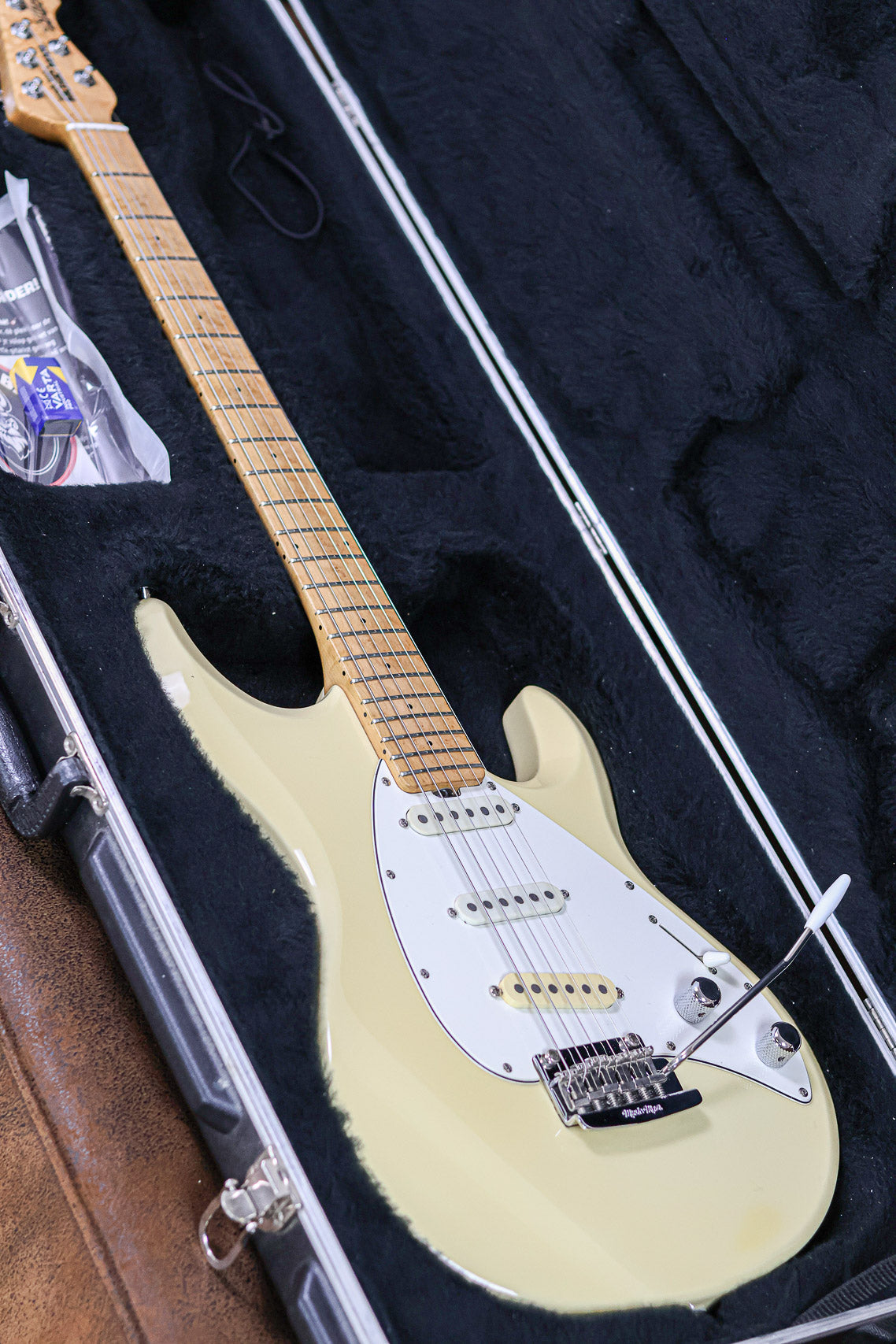 Ernie Ball Music Man Silhouette Special | Vintage Cream