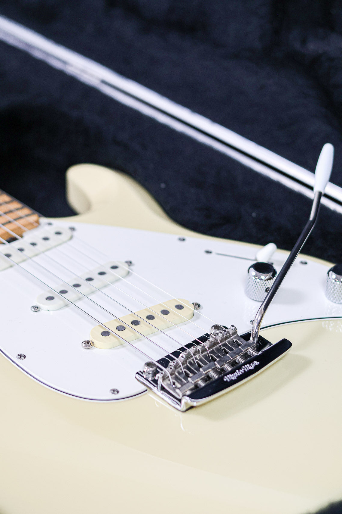 Ernie Ball Music Man Silhouette Special | Vintage Cream