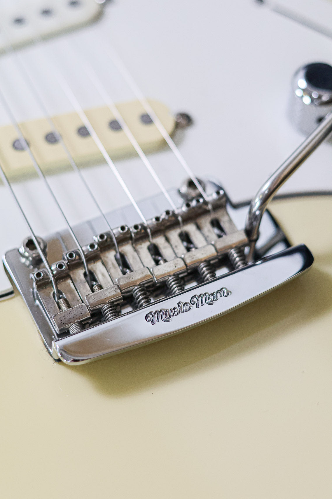 Ernie Ball Music Man Silhouette Special | Vintage Cream