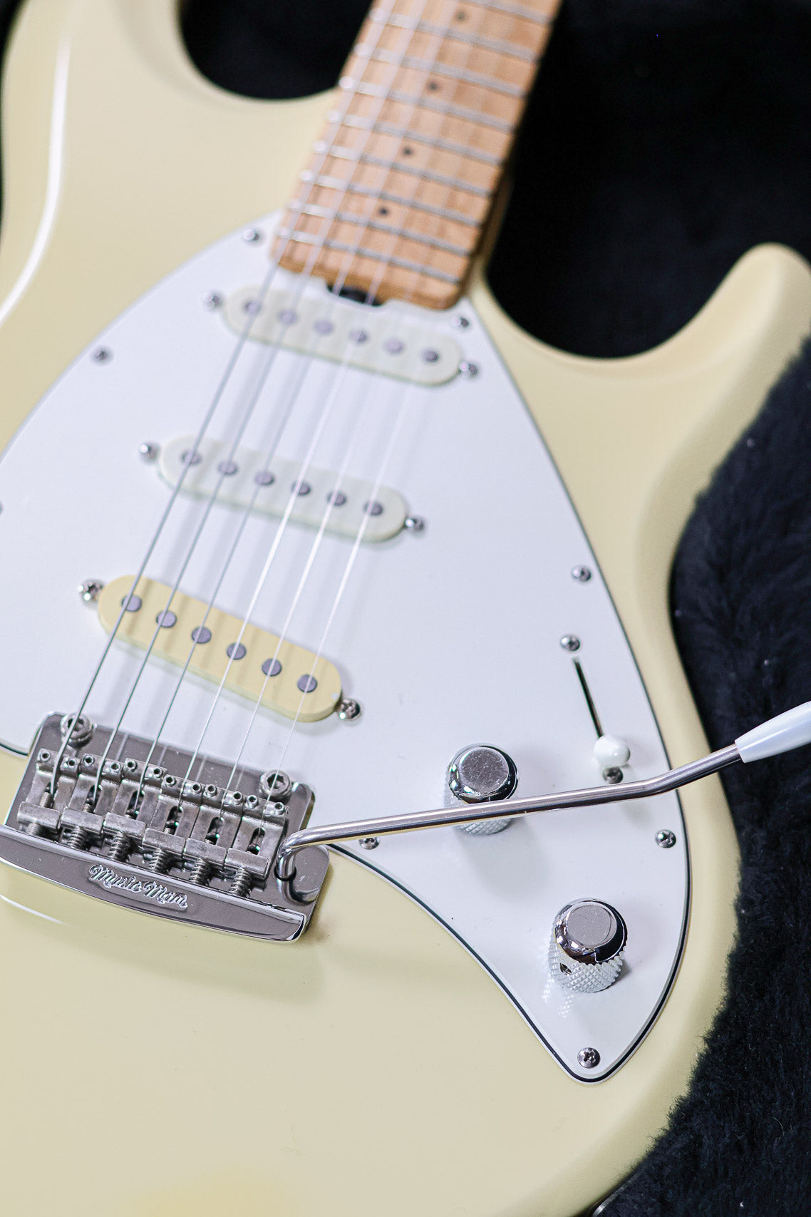 Ernie Ball Music Man Silhouette Special | Vintage Cream