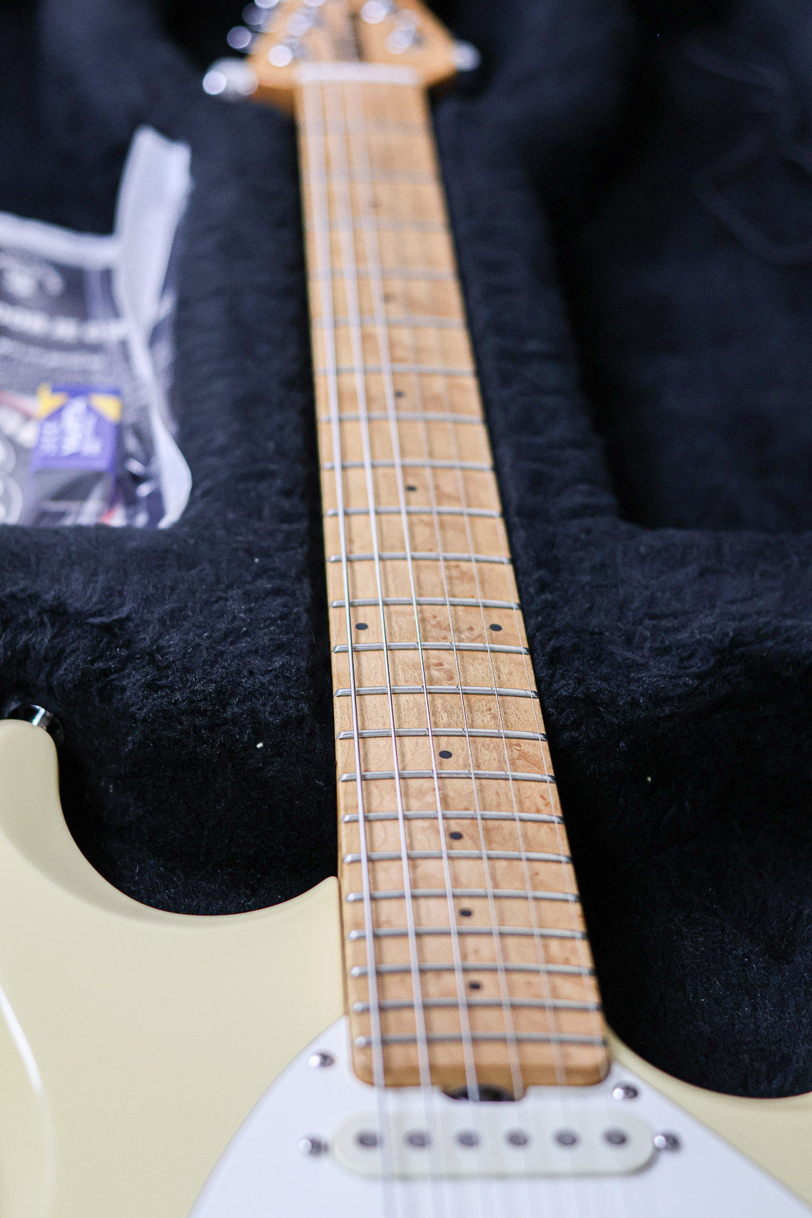 Ernie Ball Music Man Silhouette Special | Vintage Cream