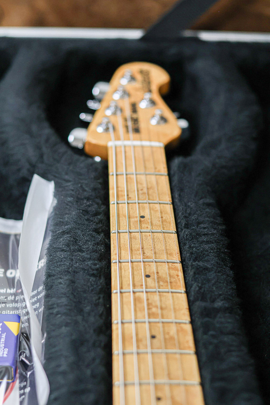 Ernie Ball Music Man Silhouette Special | Vintage Cream