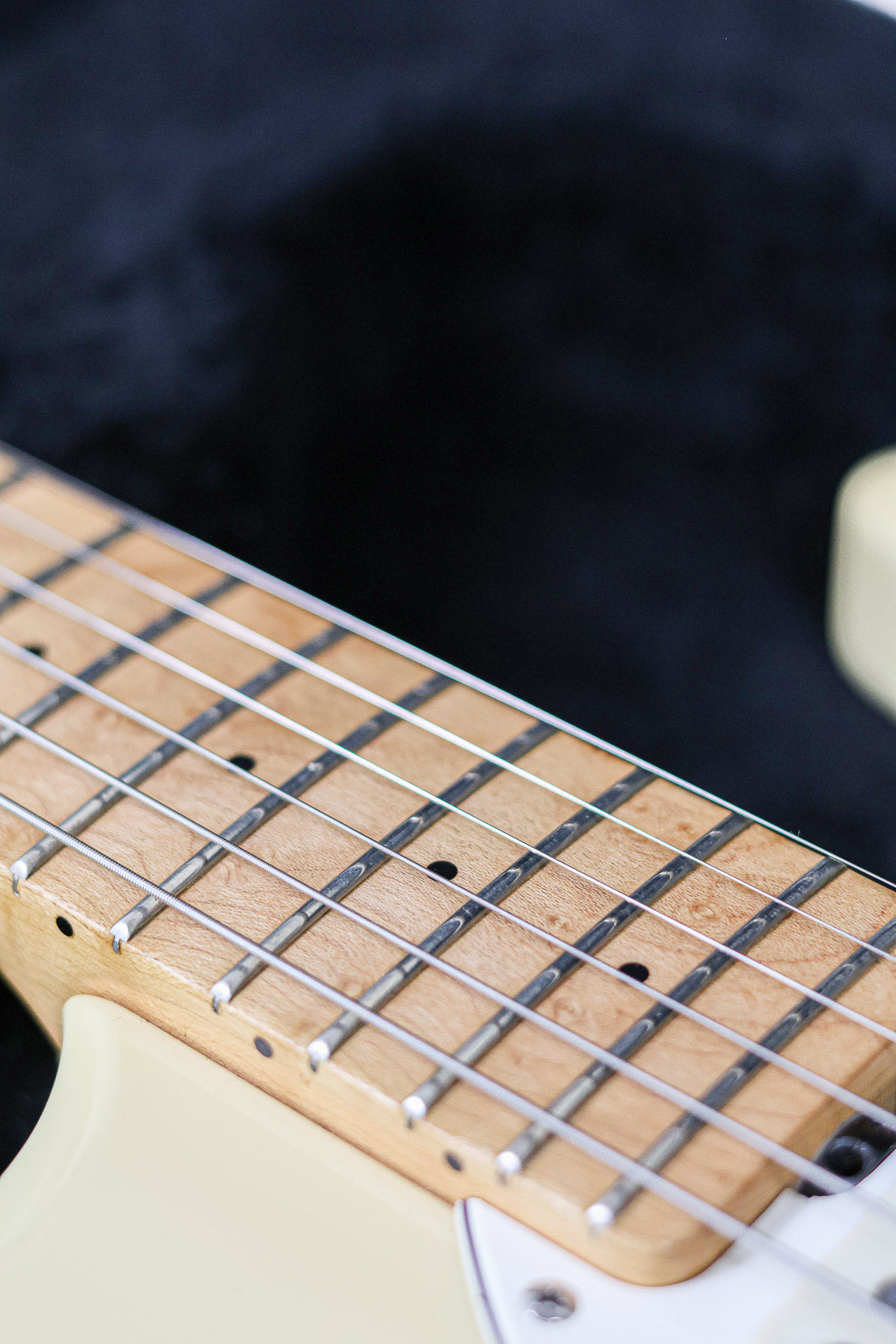 Ernie Ball Music Man Silhouette Special | Vintage Cream