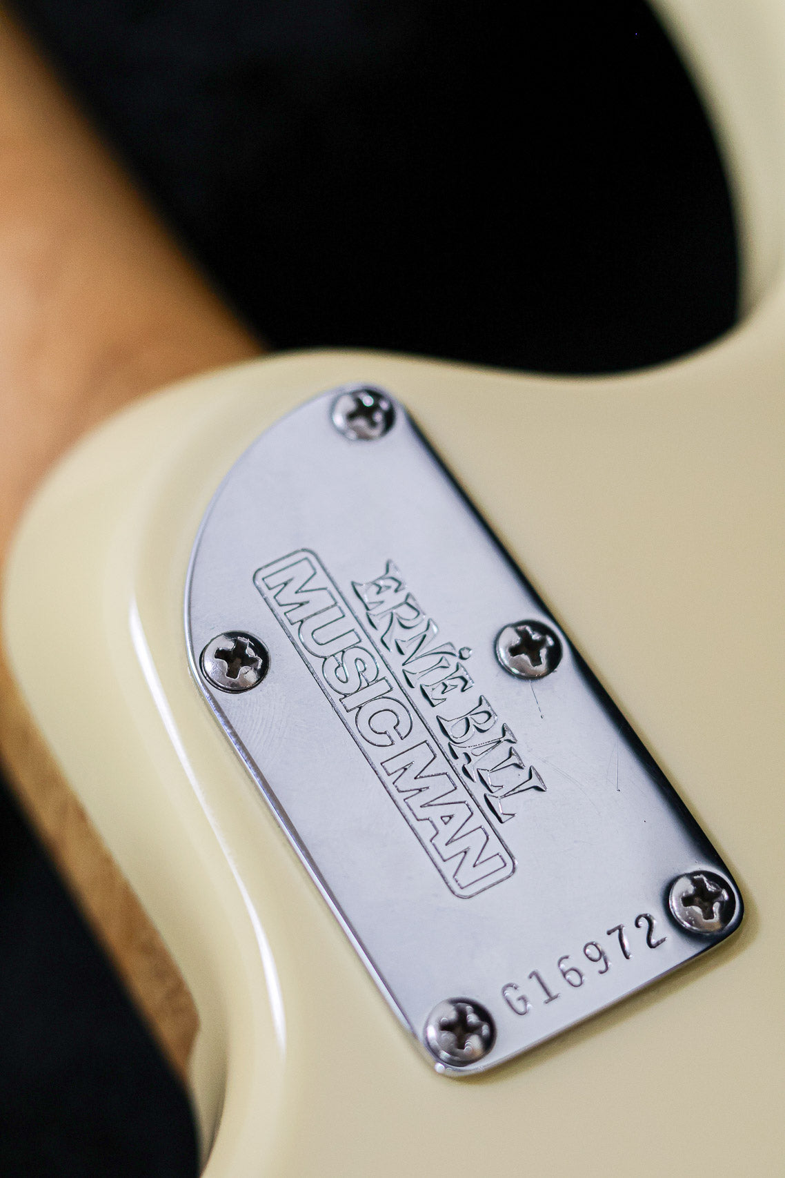 Ernie Ball Music Man Silhouette Special | Vintage Cream
