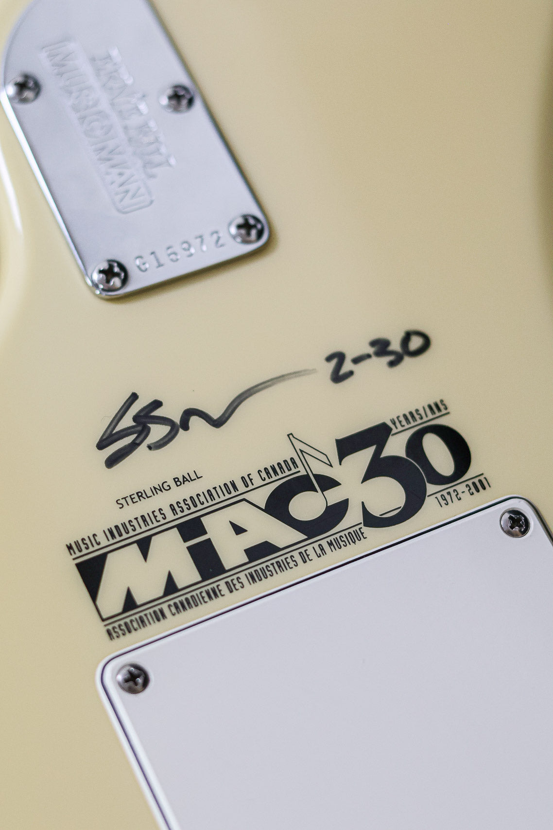 Ernie Ball Music Man Silhouette Special | Vintage Cream