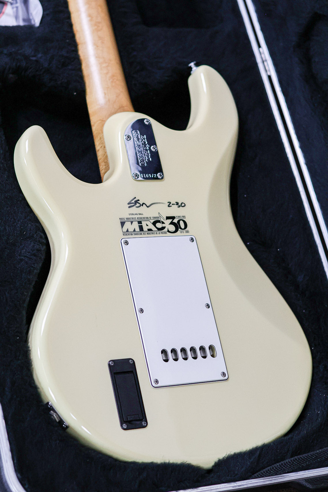 Ernie Ball Music Man Silhouette Special | Vintage Cream