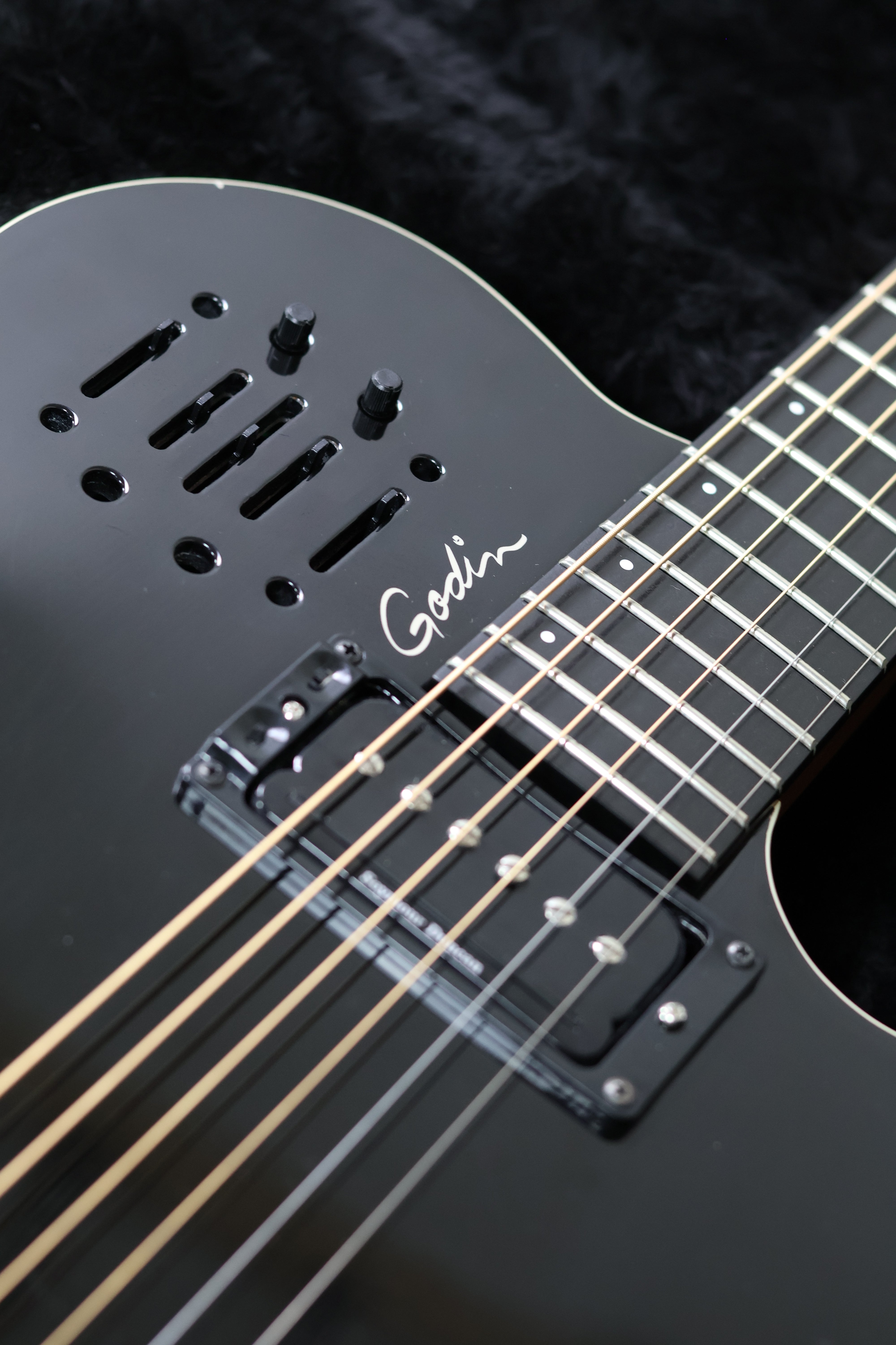 Godin Ultra A6 2020 | Ebony