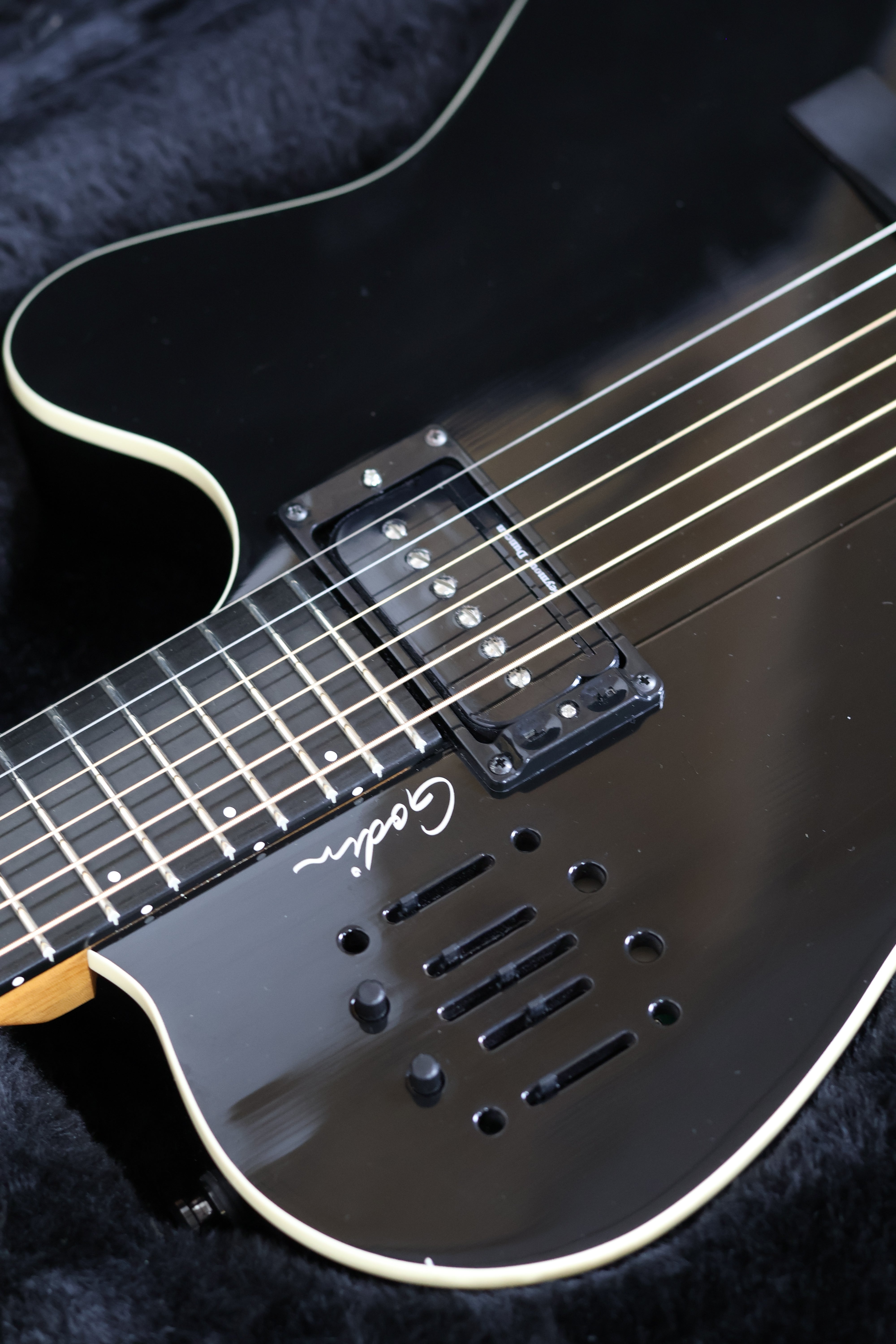 Godin Ultra A6 2020 | Ebony