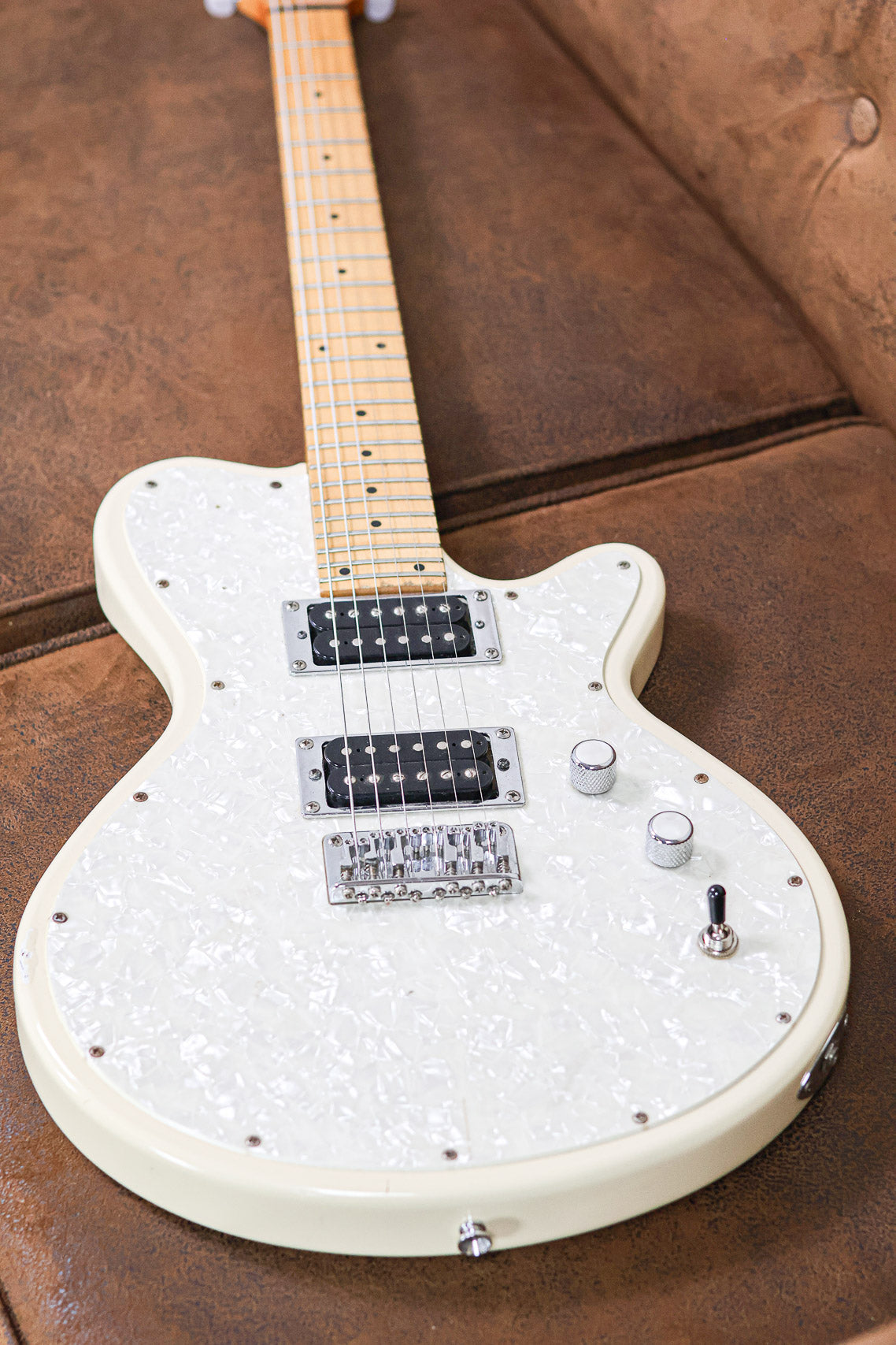 Godin Radiator 2000 | White Pearloid