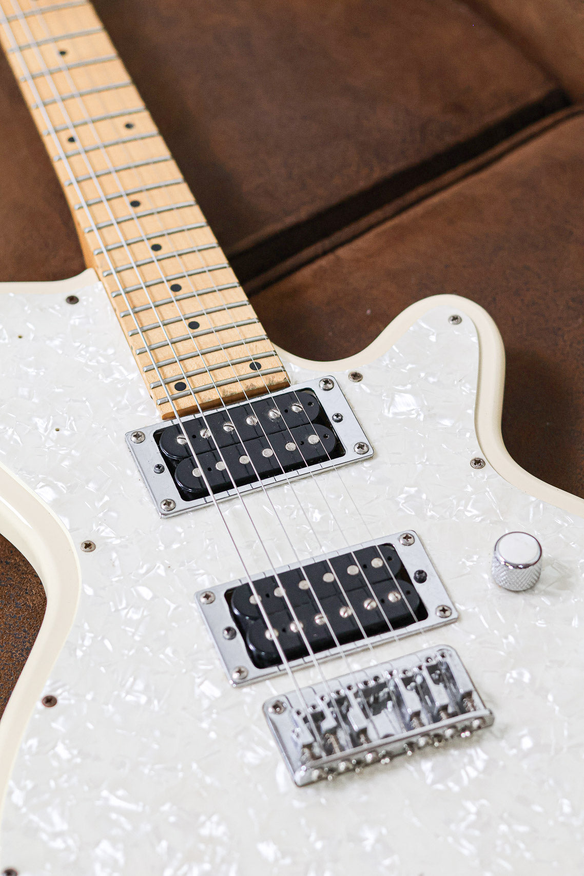 Godin Radiator 2000 | White Pearloid