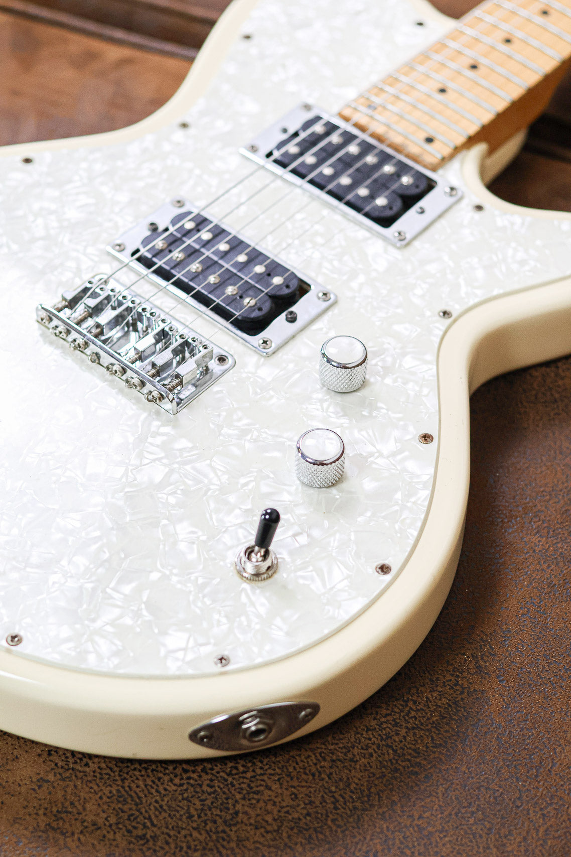 Godin Radiator 2000 | White Pearloid – GitaarBarbaar B.V.
