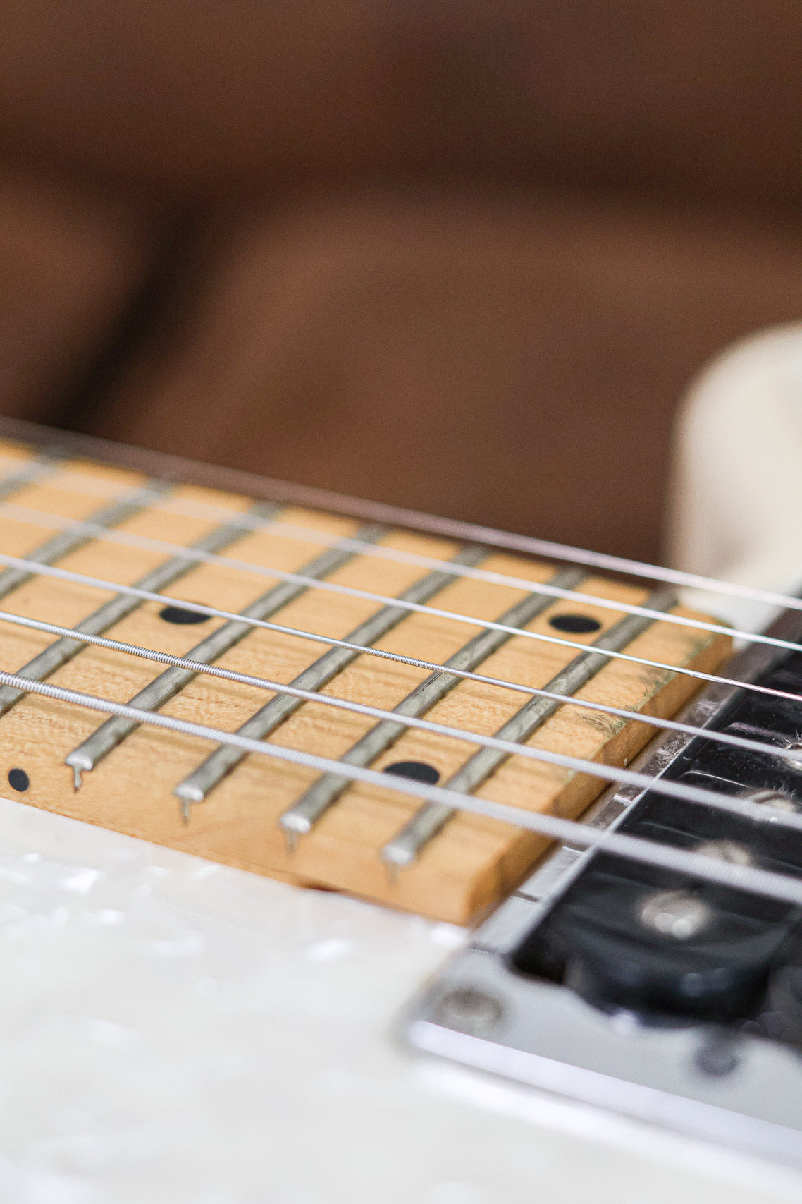 Godin Radiator 2000 | White Pearloid