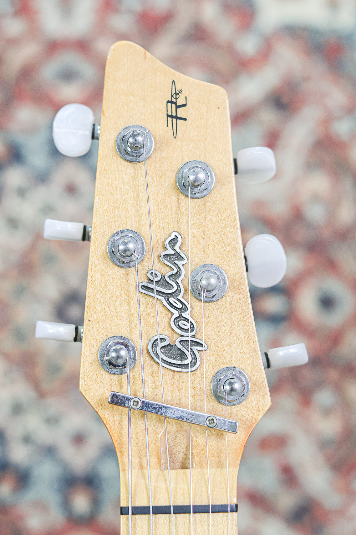 Godin Radiator 2000 | White Pearloid