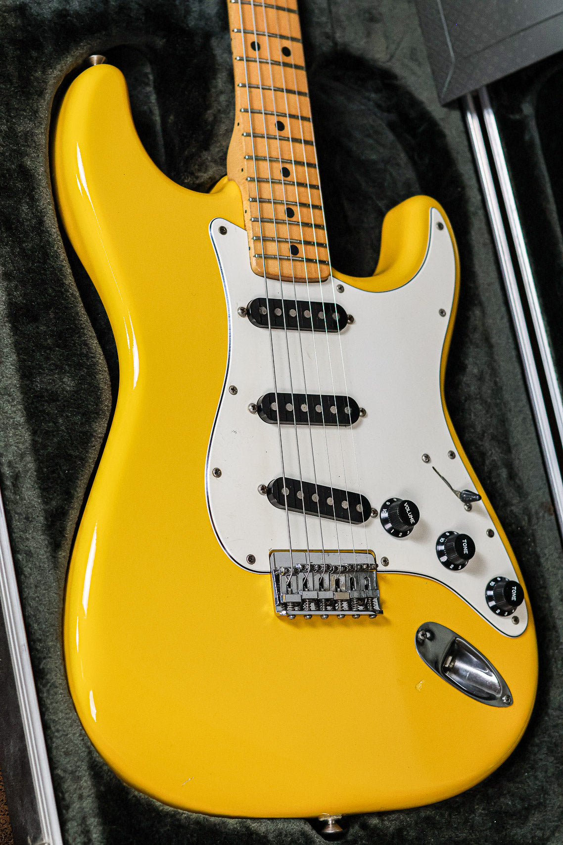 Fender Stratocaster International 1981 | Monaco Yellow