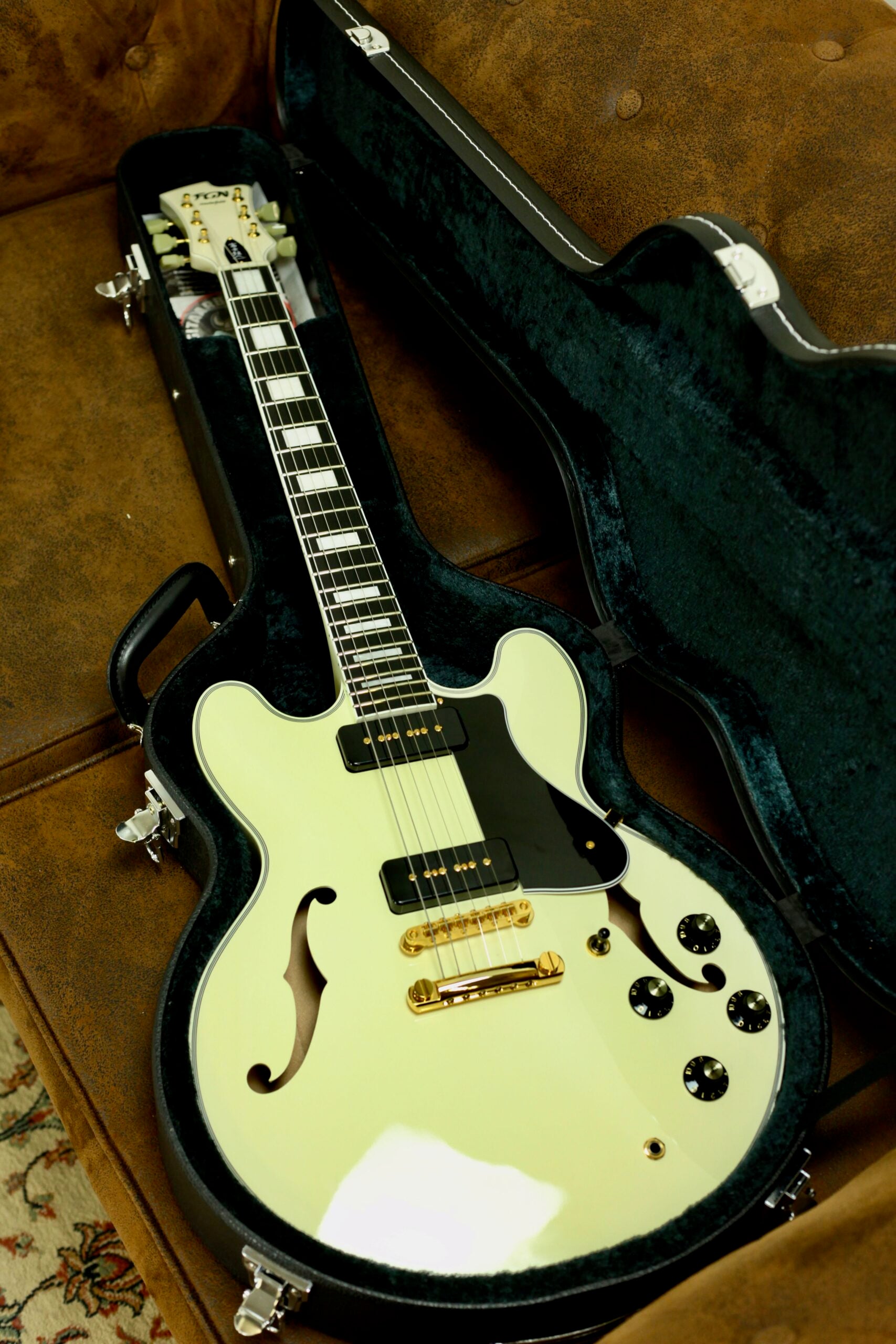 FGN Masterfield P90 Semi Custom | Antique White
