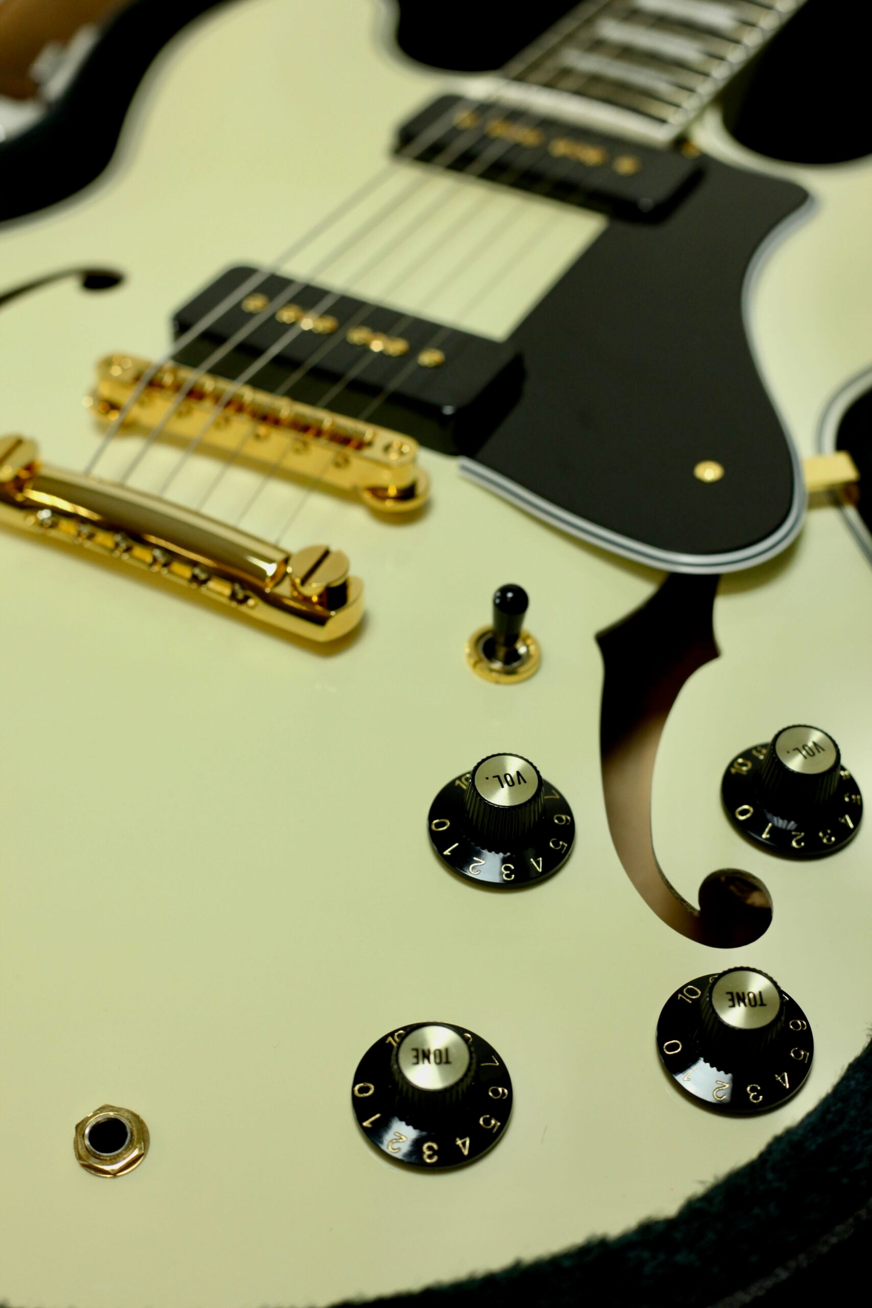 FGN Masterfield P90 Semi Custom | Antique White