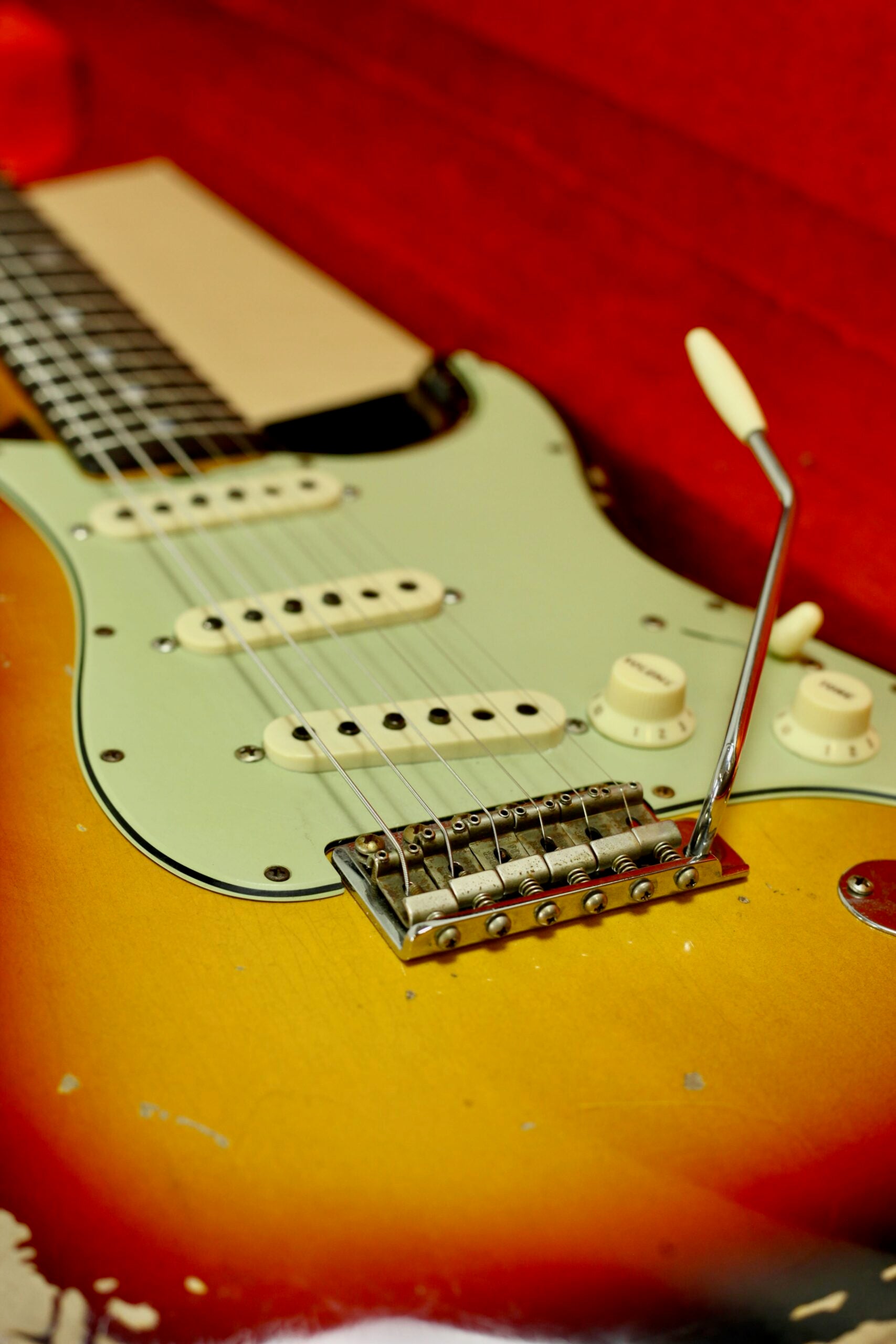 Fender CS Michael Landau '68 Stratocaster | Relic Sunburst