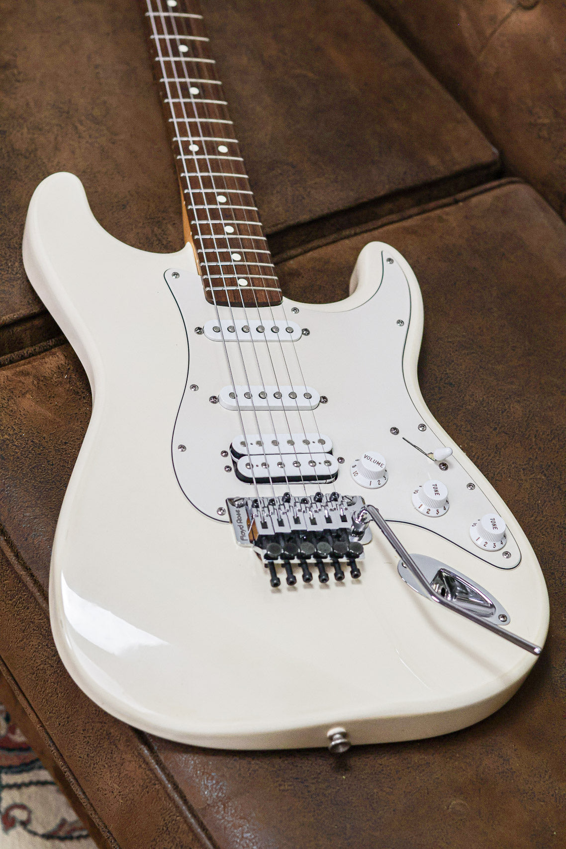 Fender Standard Stratocaster 2002 RW | Olympic White