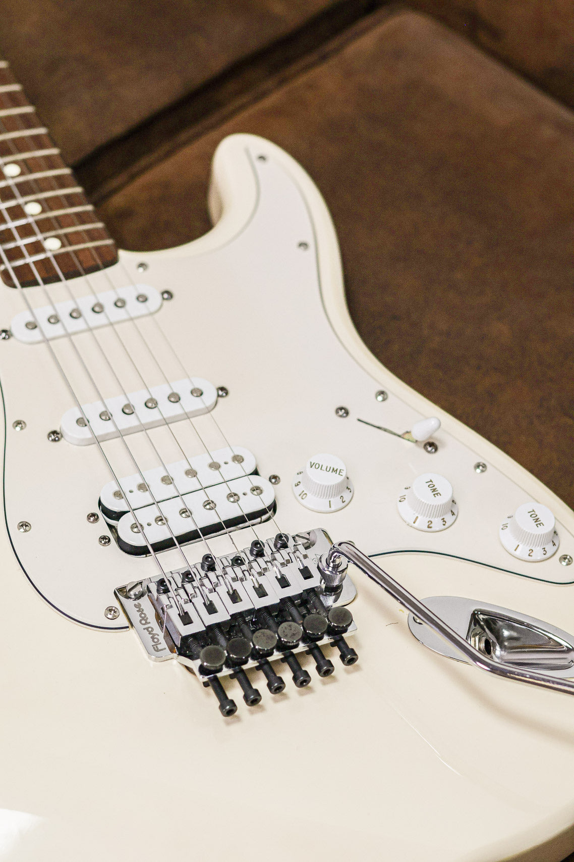 Fender Standard Stratocaster 2002 RW | Olympic White