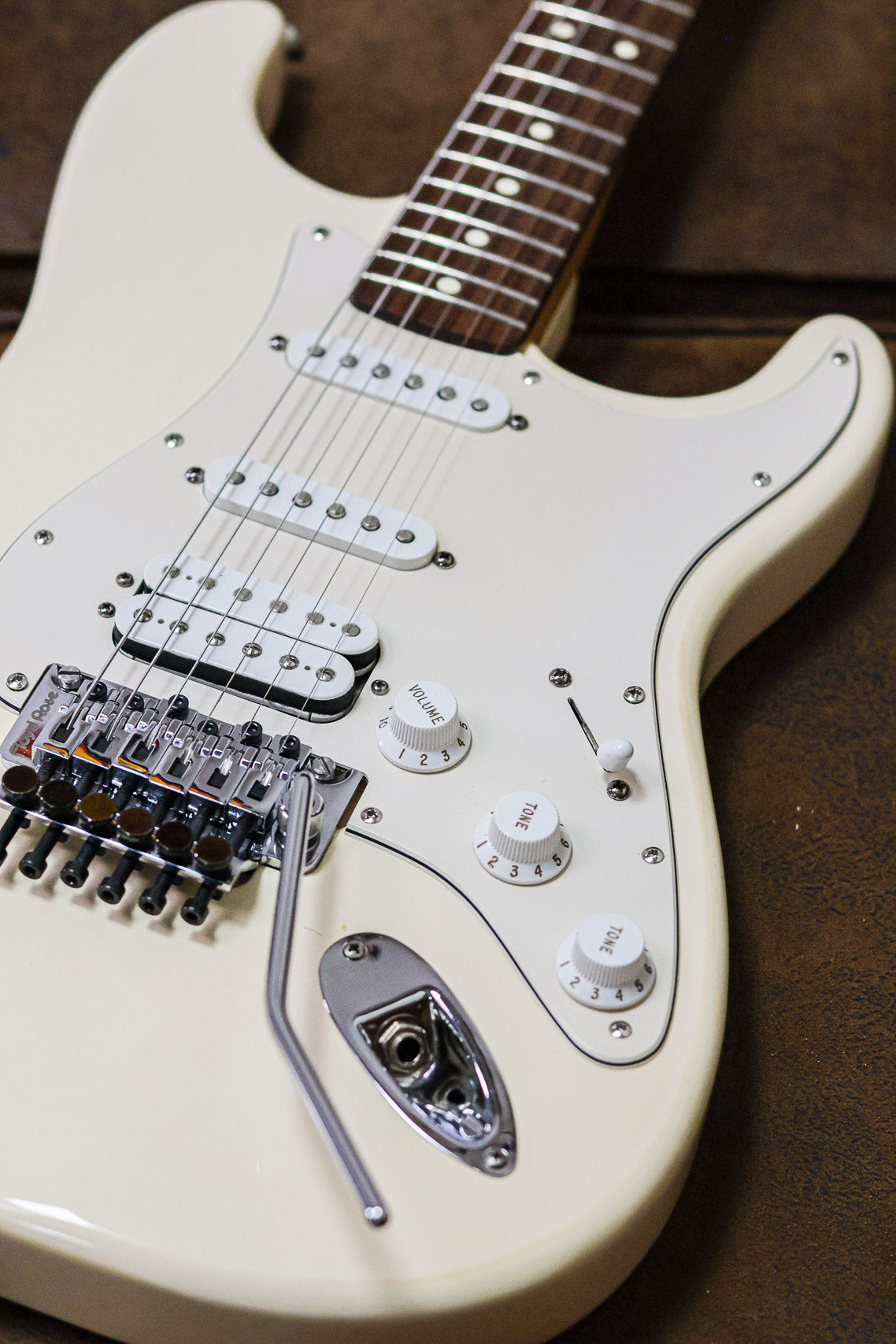 Fender Standard Stratocaster 2002 RW | Olympic White