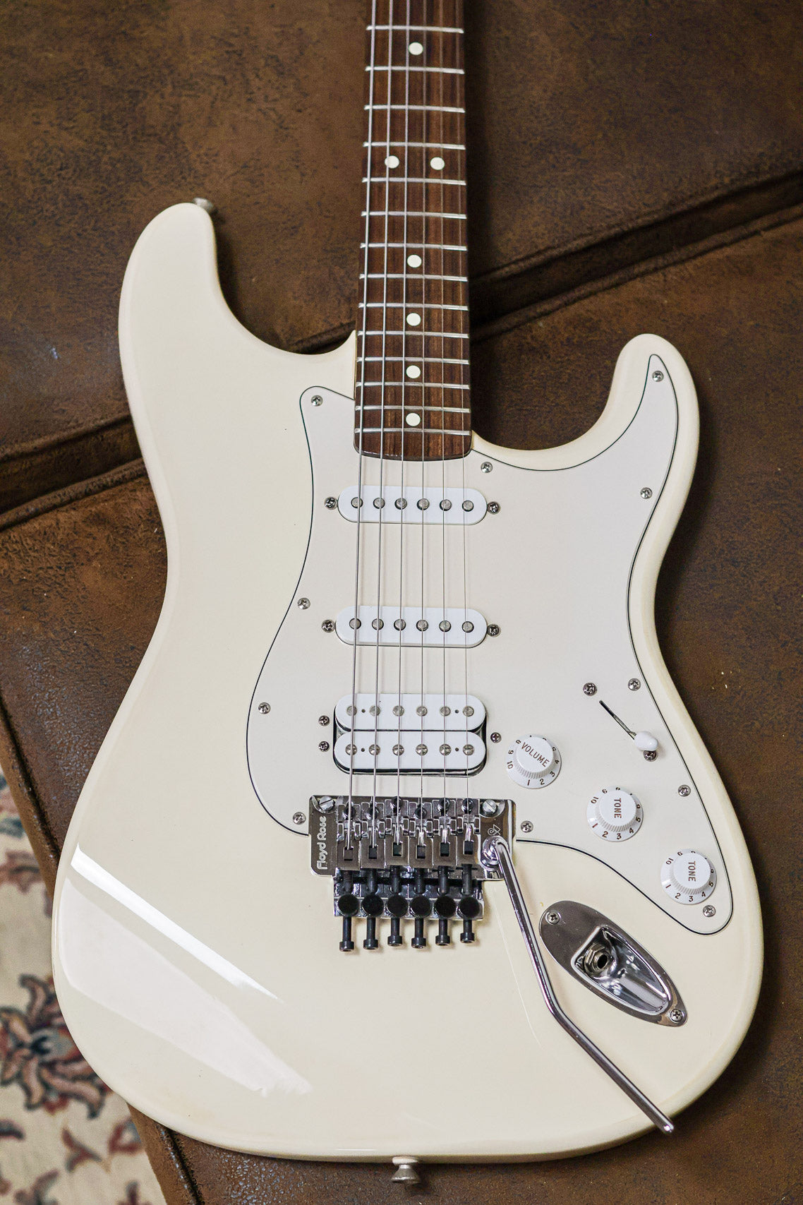 Fender Standard Stratocaster 2002 RW | Olympic White