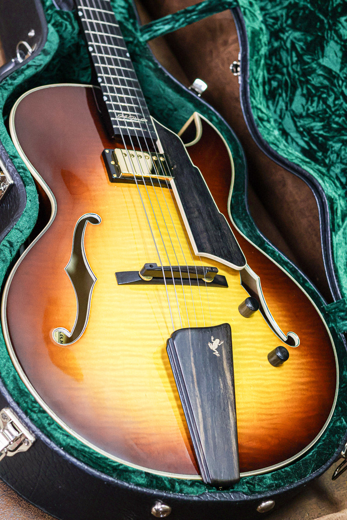 Eastman AR480CE John Pisano 30th Anniv. | Sunburst