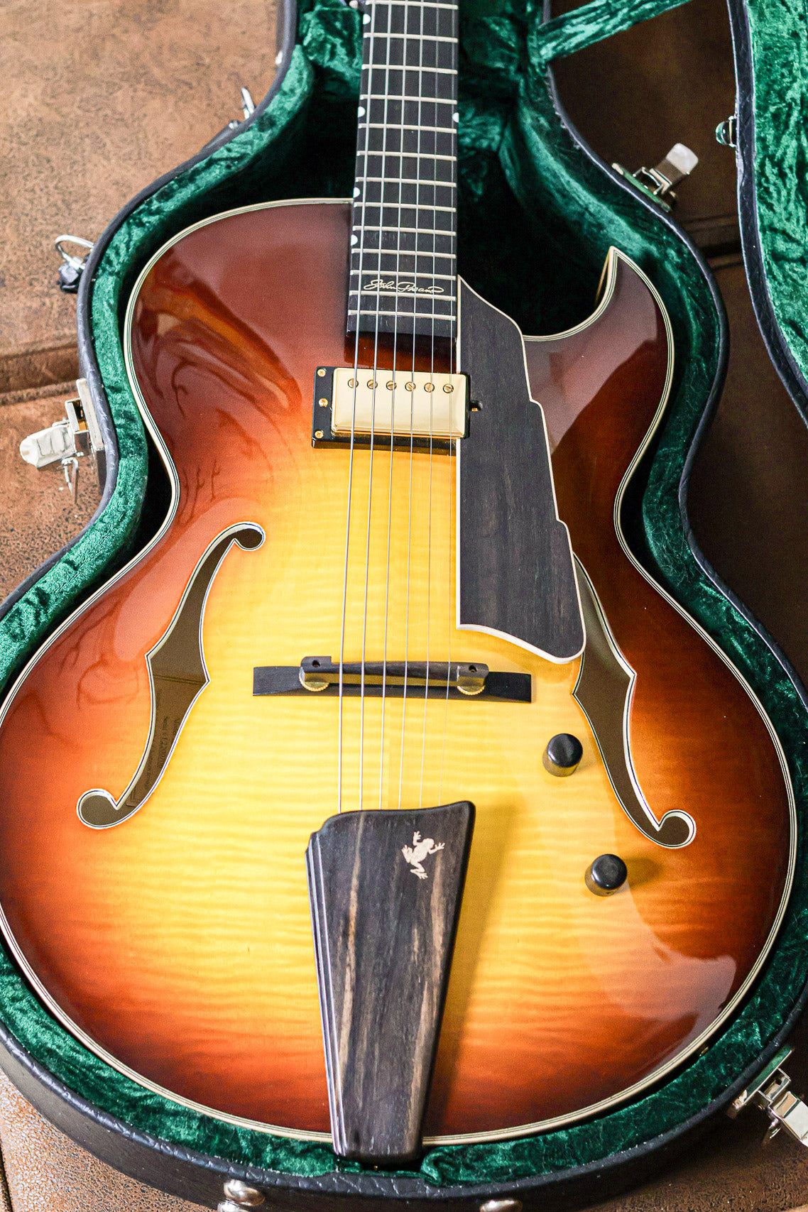 Eastman AR480CE John Pisano 30th Anniv. | Sunburst