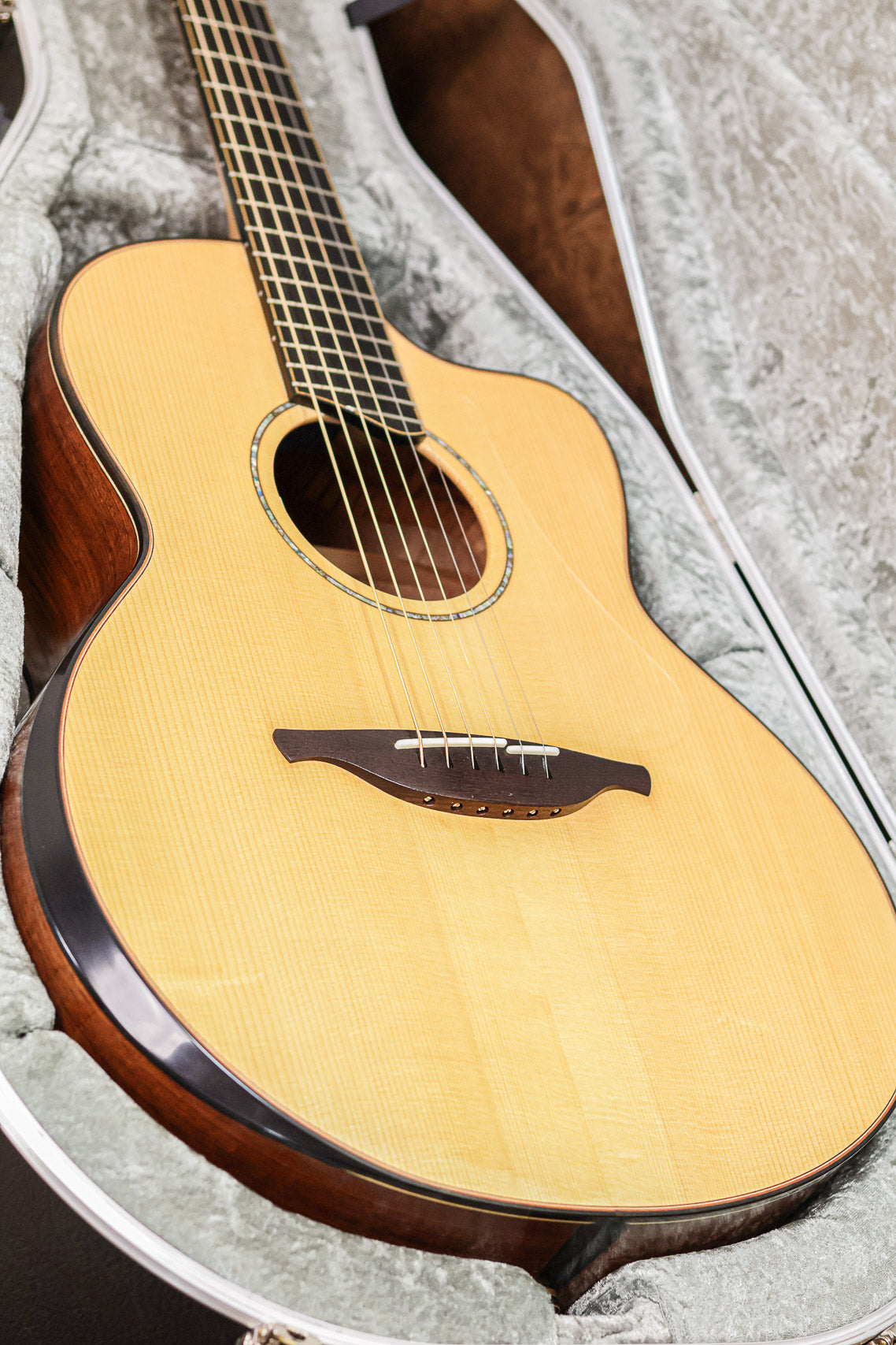 Lowden S-35W 2019 | Figured Walnut Natural