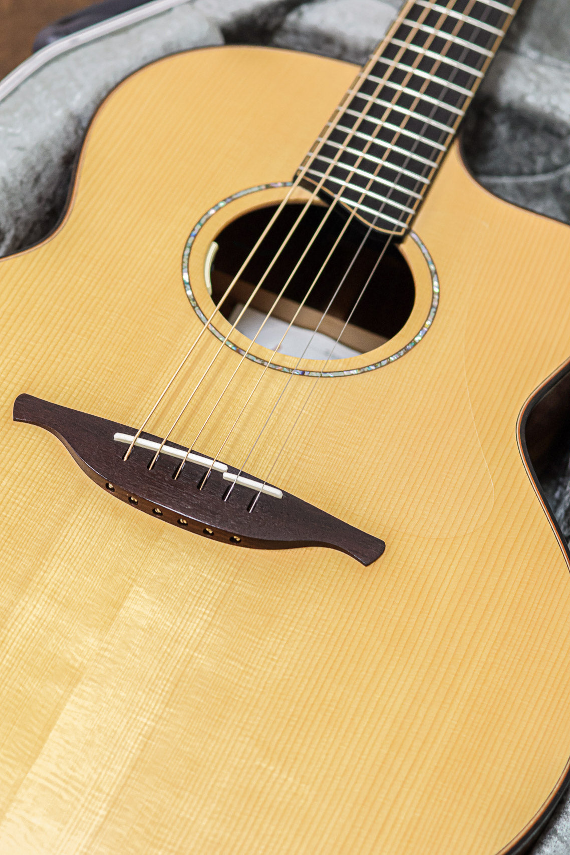 Lowden S-35W 2019 | Figured Walnut Natural