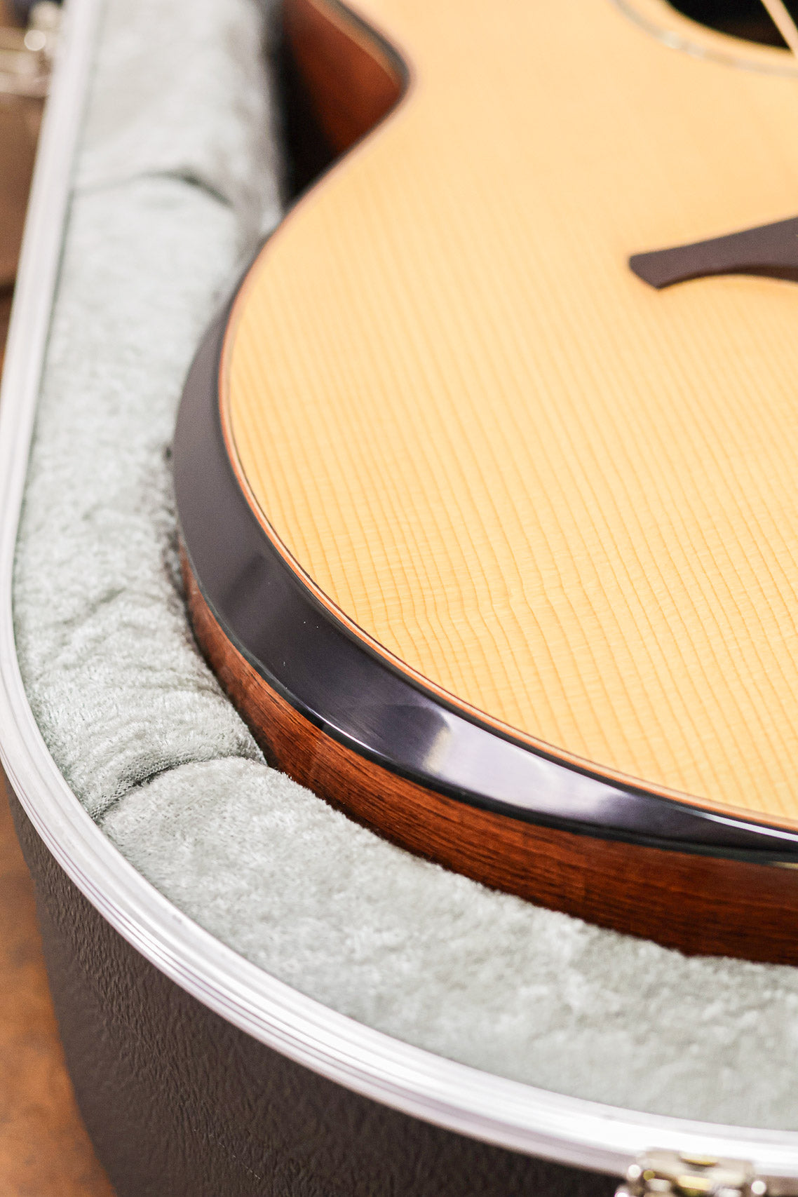 Lowden S-35W 2019 | Figured Walnut Natural