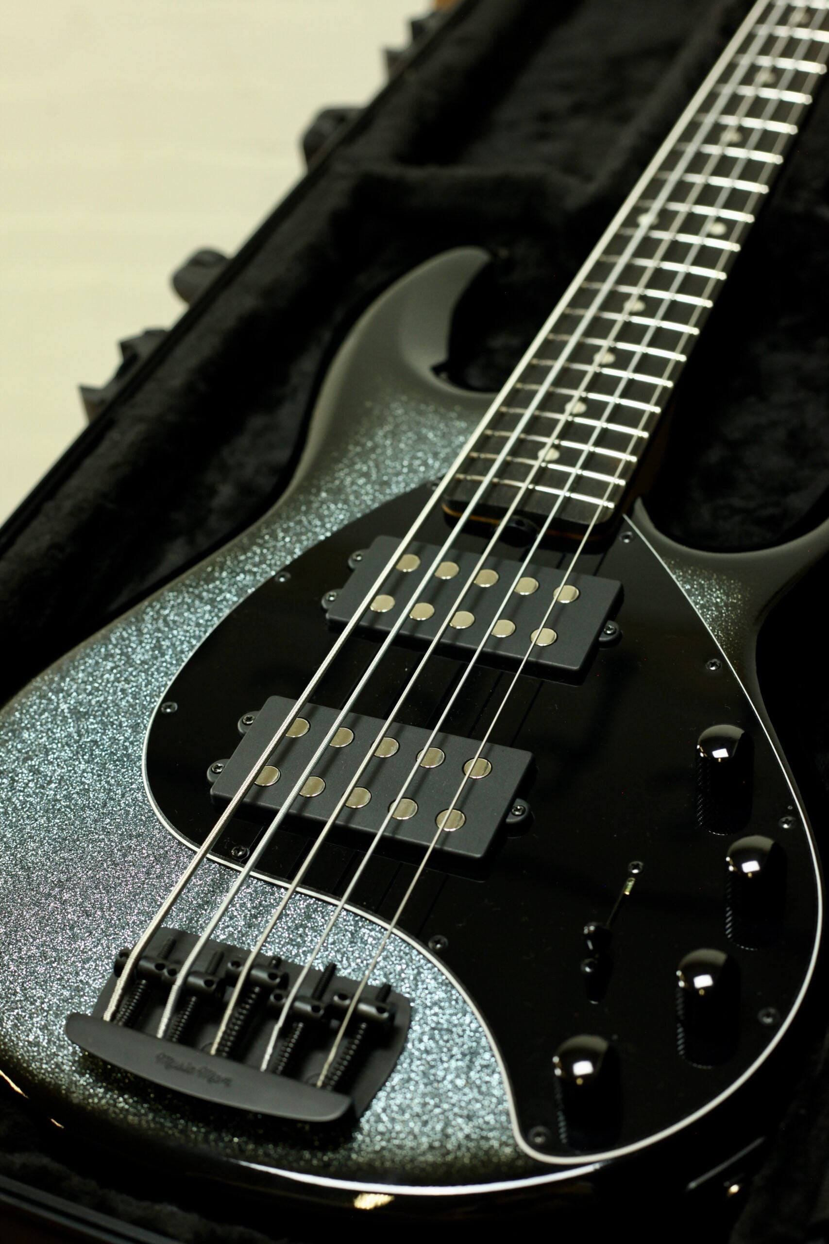 Music Man Stingray 5 | Black Rock