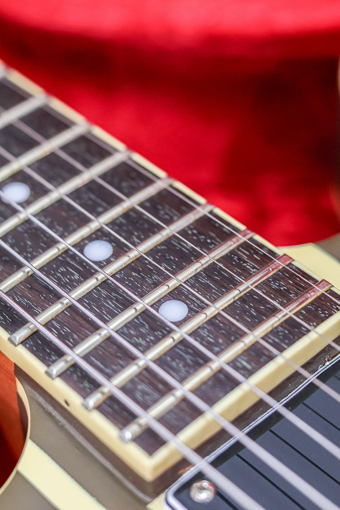 Epiphone Tom DeLonge Signature ES-333 | Brown Cream Stripe