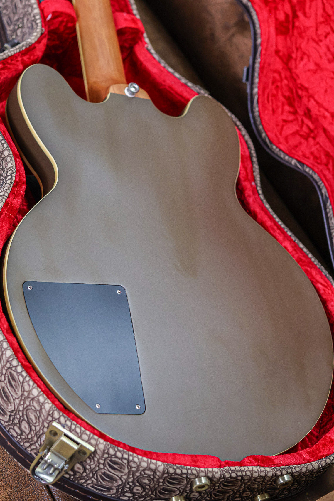 Epiphone Tom DeLonge Signature ES-333 | Brown Cream Stripe