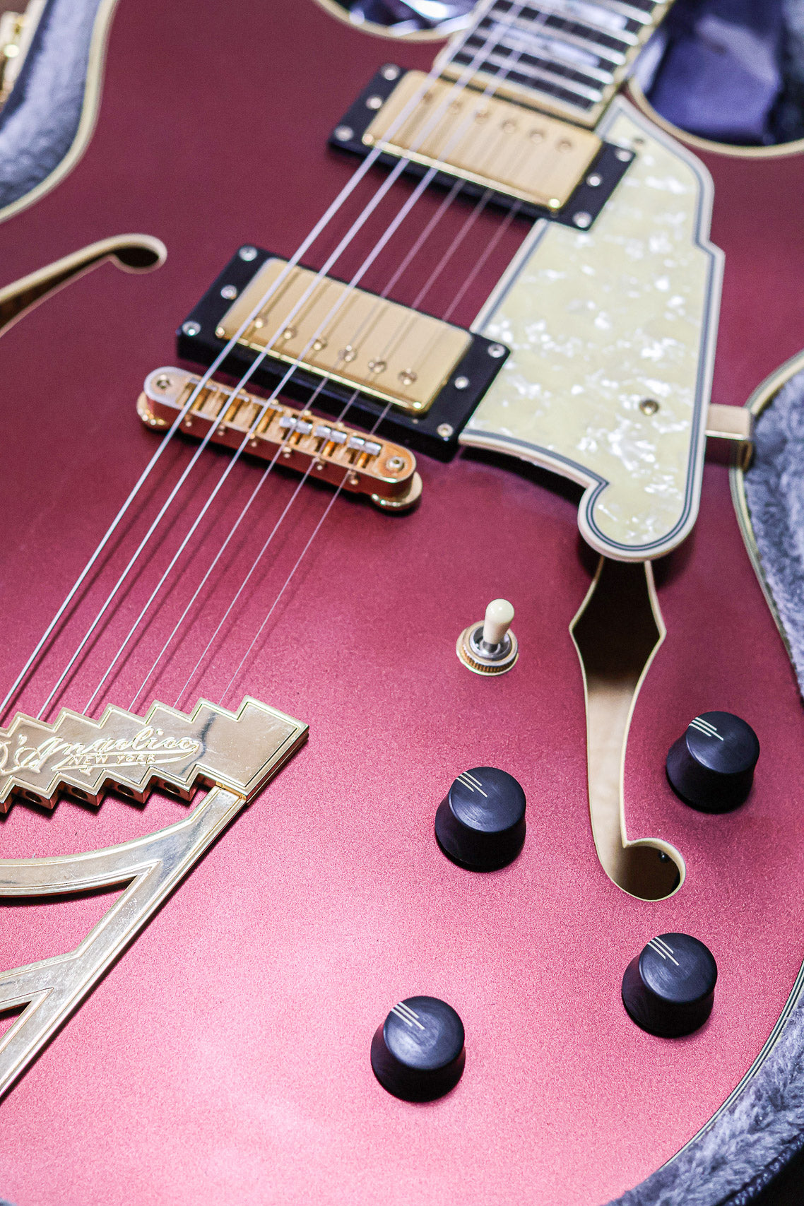 D’Angelico Deluxe DC Limited Edition 2020 | Matte Wine