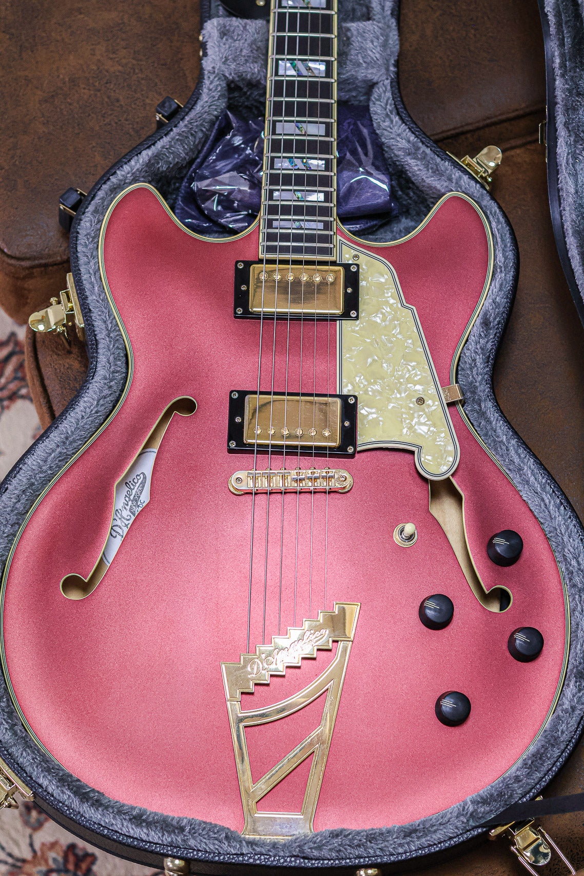 D’Angelico Deluxe DC Limited Edition 2020 | Matte Wine