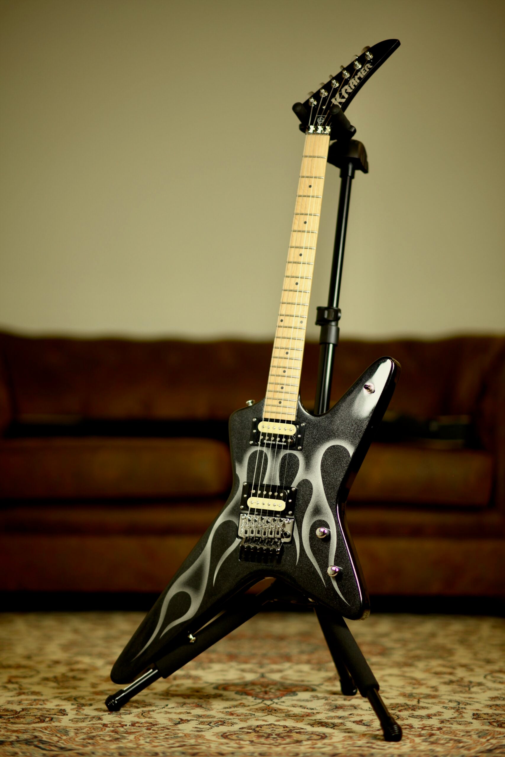 Kramer Guitars Tracii Guns Gunstar Voyager | Black Flame