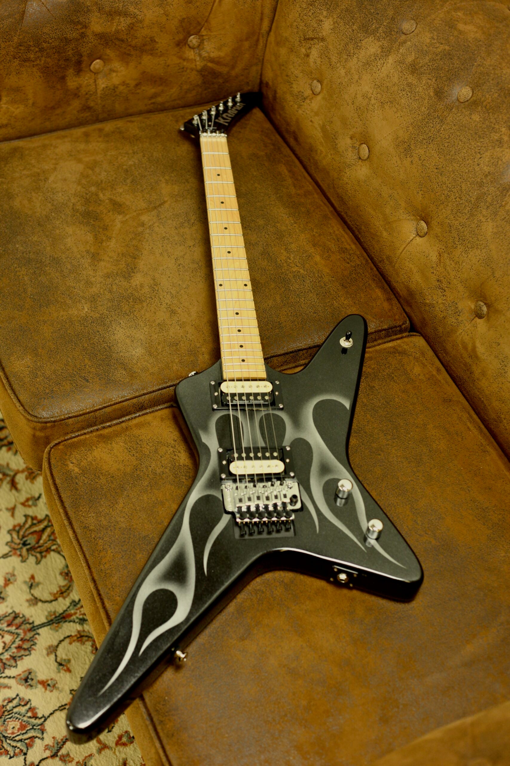 Kramer Guitars Tracii Guns Gunstar Voyager | Black Flame