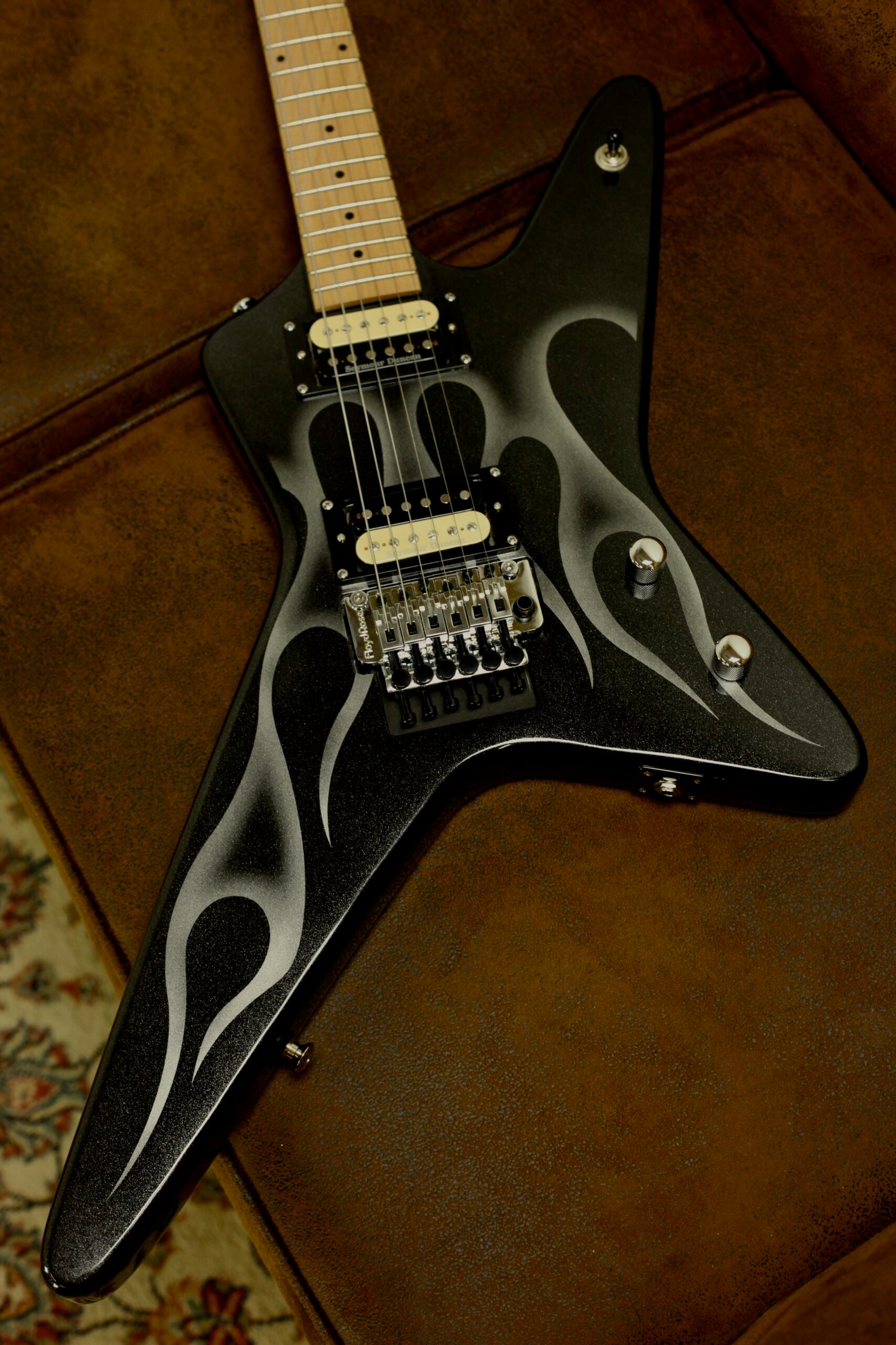 Kramer Guitars Tracii Guns Gunstar Voyager | Black Flame
