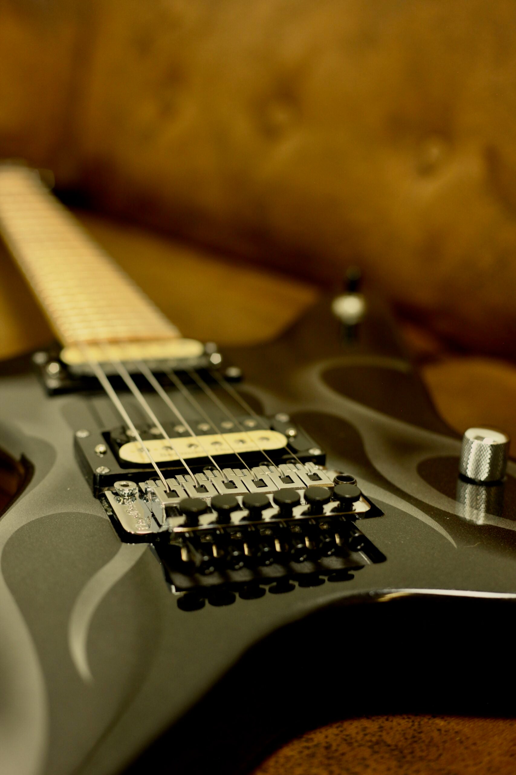 Kramer Guitars Tracii Guns Gunstar Voyager | Black Flame