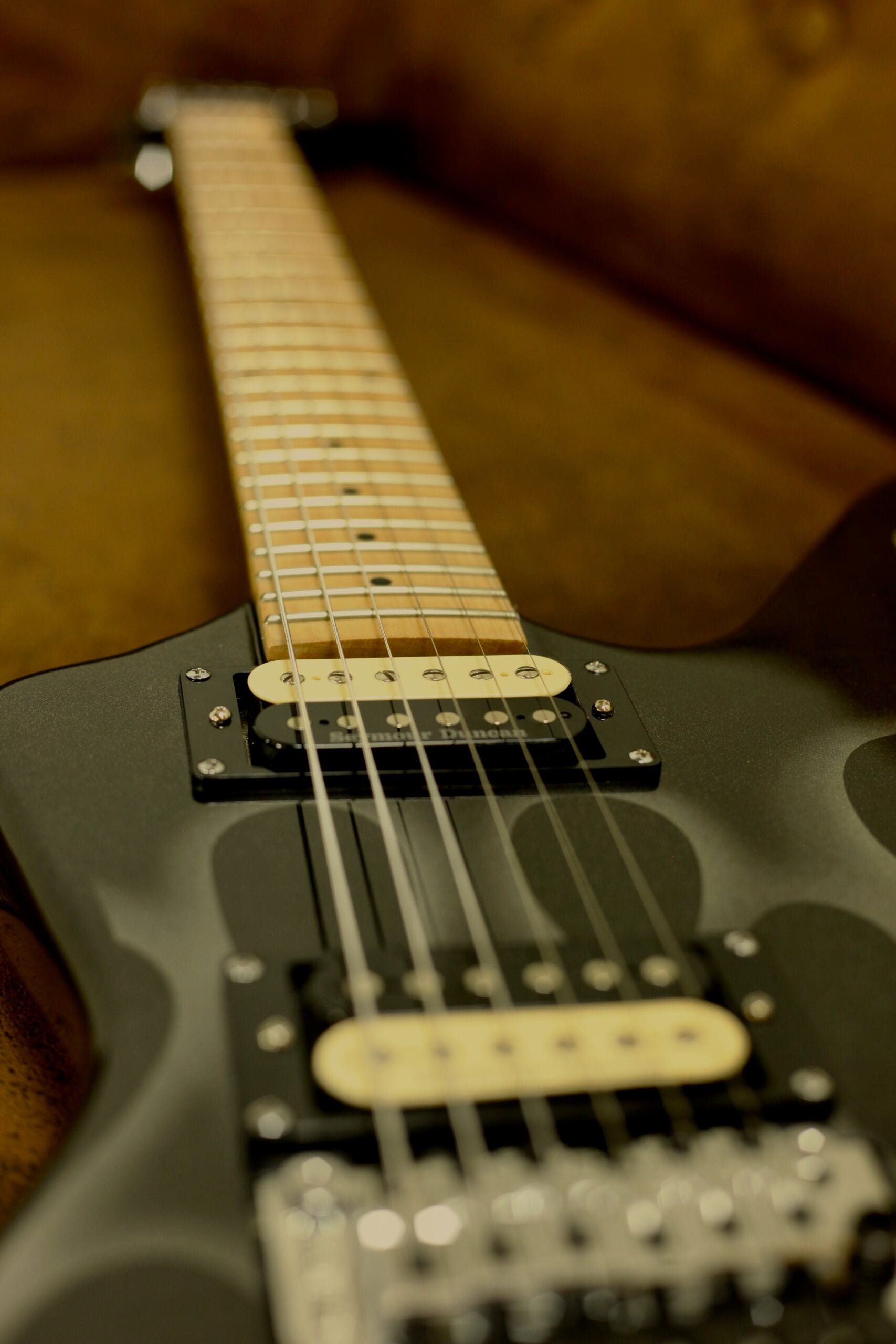 Kramer Guitars Tracii Guns Gunstar Voyager | Black Flame