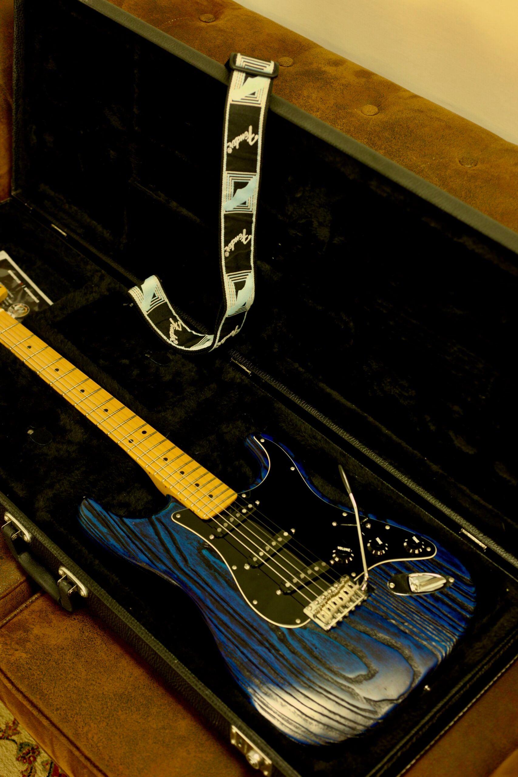 Fender Ltd Sandblasted Ash Stratocaster 2015 | Sapphire Blue