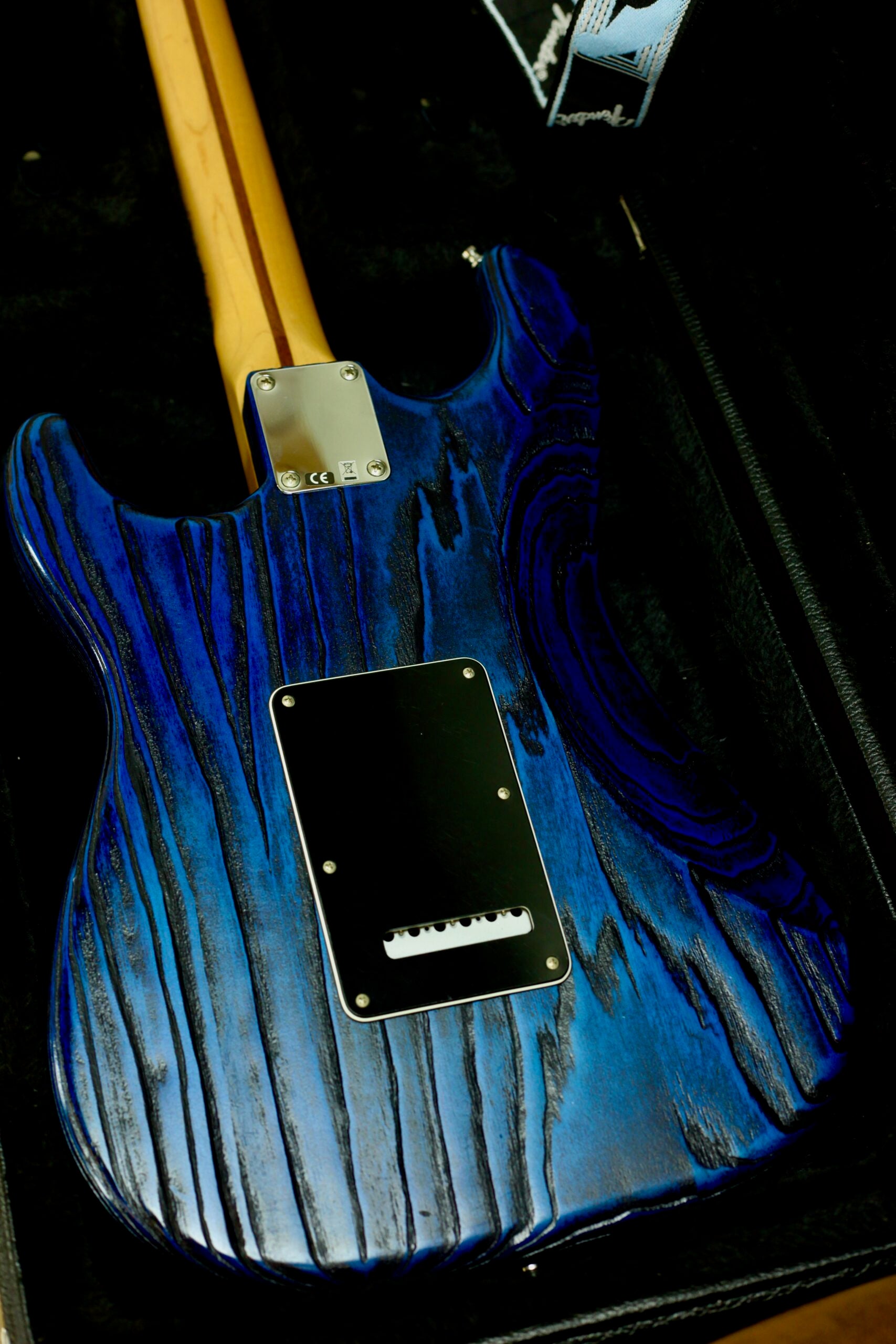 Fender Ltd Sandblasted Ash Stratocaster 2015 | Sapphire Blue