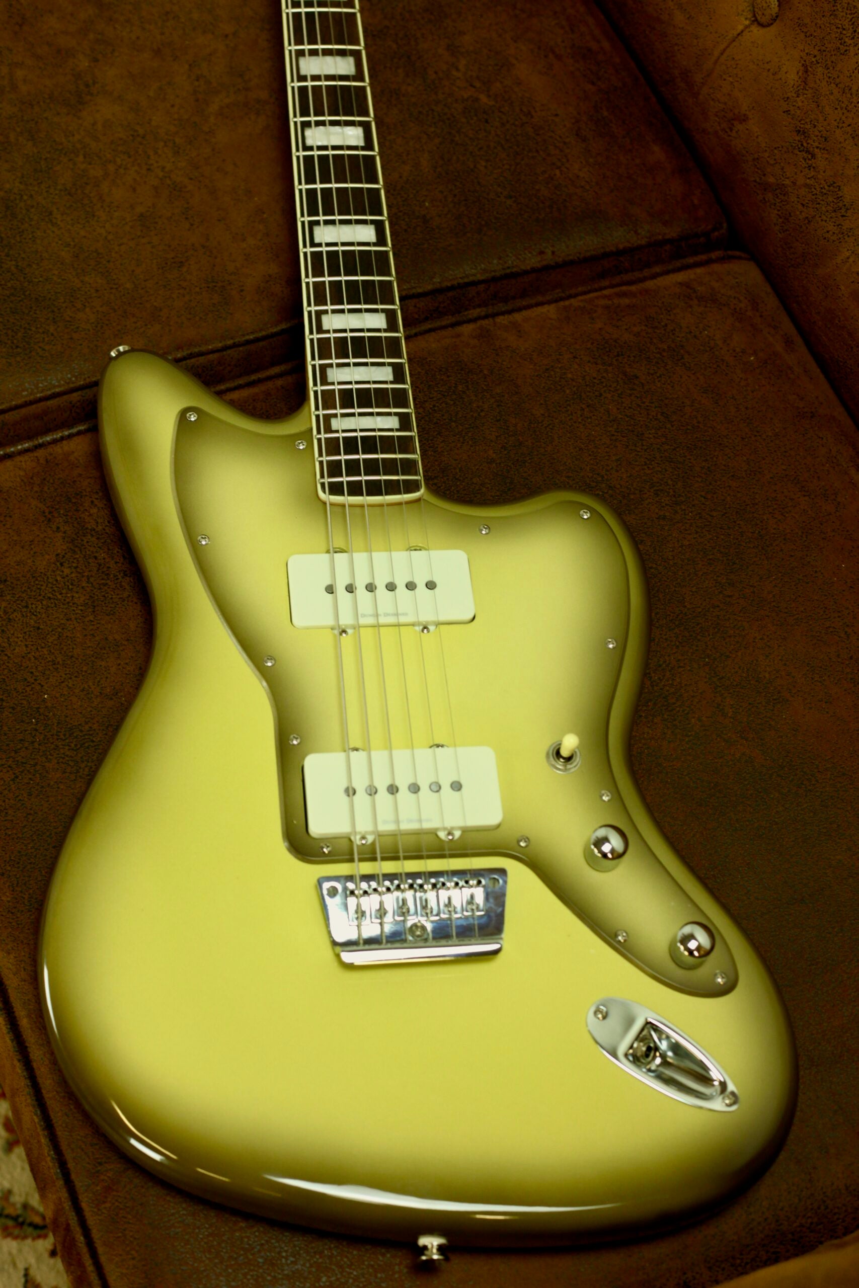 Squier Vintage Modified Baritone Jazzmaster | Antigua