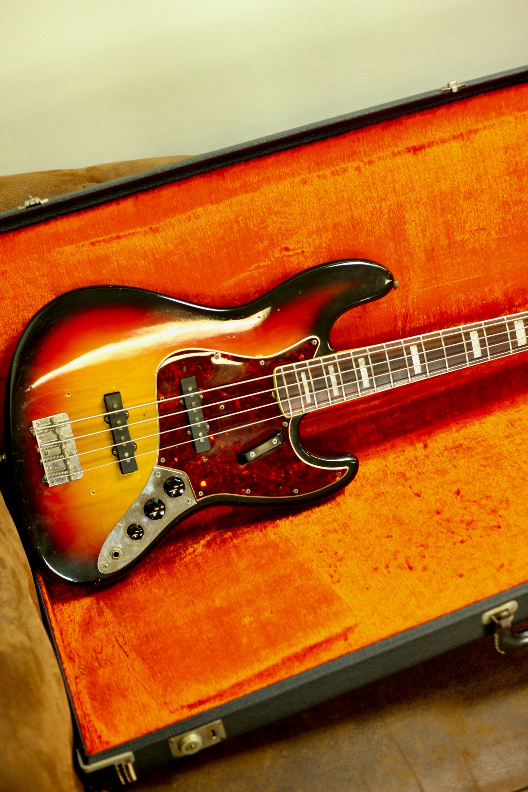 Fender Jazz Bass 1968 4.060kg | 3-Tone Sunburst