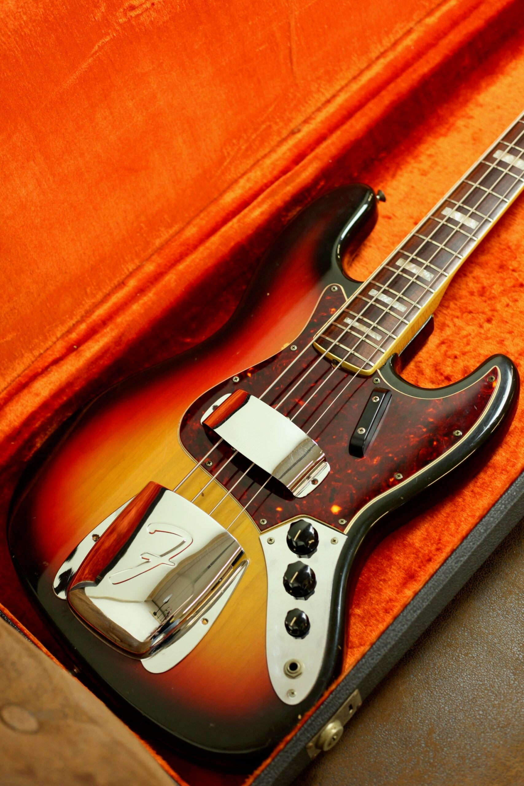 Fender Jazz Bass 1968 4.060kg | 3-Tone Sunburst