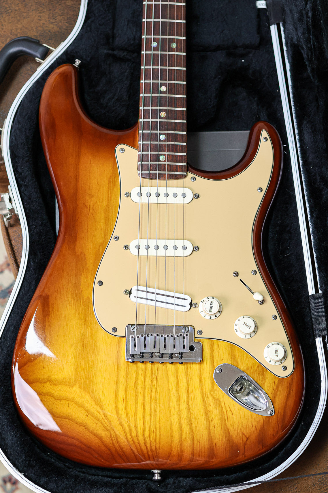 Fender American Deluxe Stratocaster 2005 | 3-Color Sunburst
