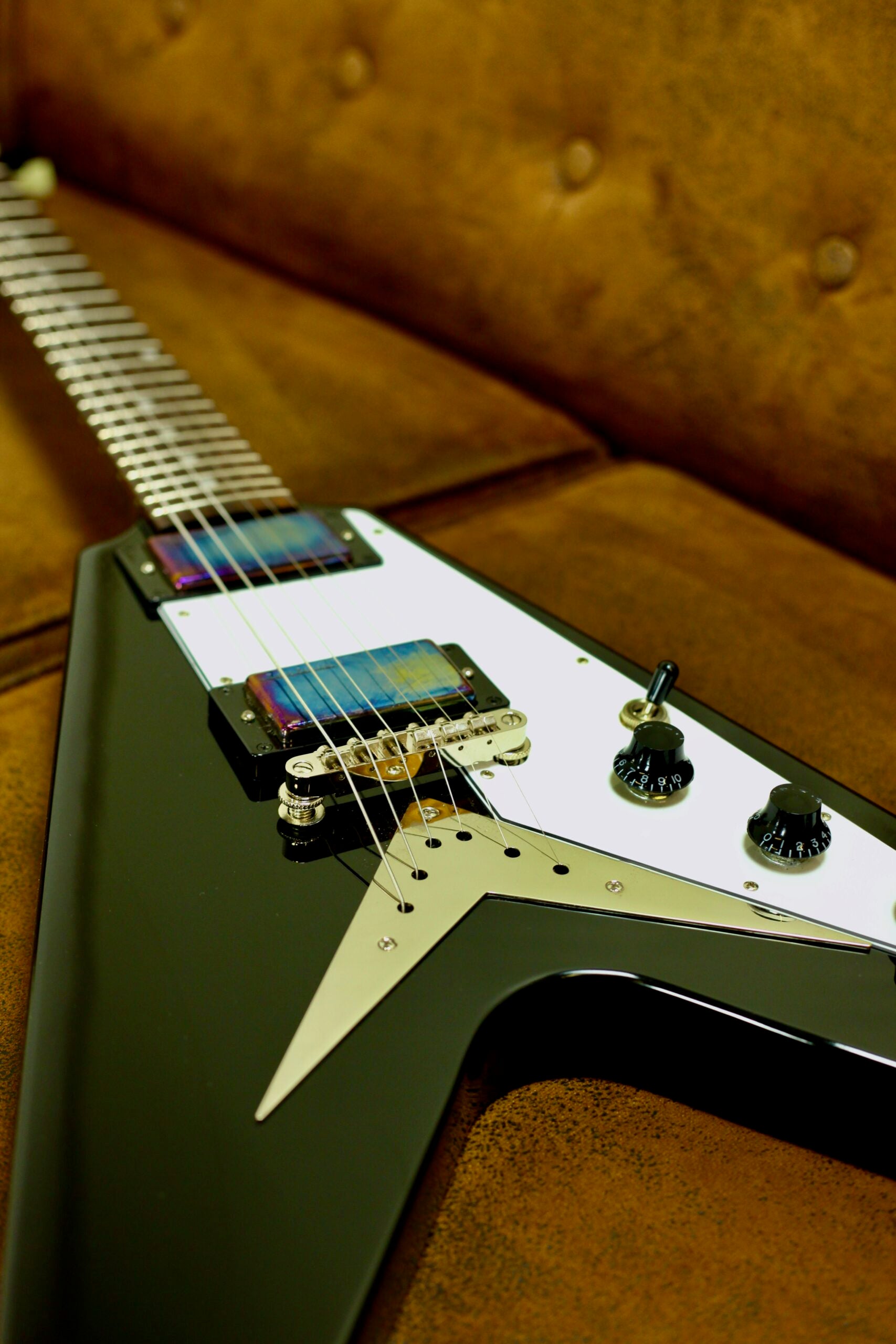 Epiphone Flying V 2021 | Ebony – GitaarBarbaar B.V. Epiphone Flying V 2021 | Ebony – GitaarBarbaar B.V.