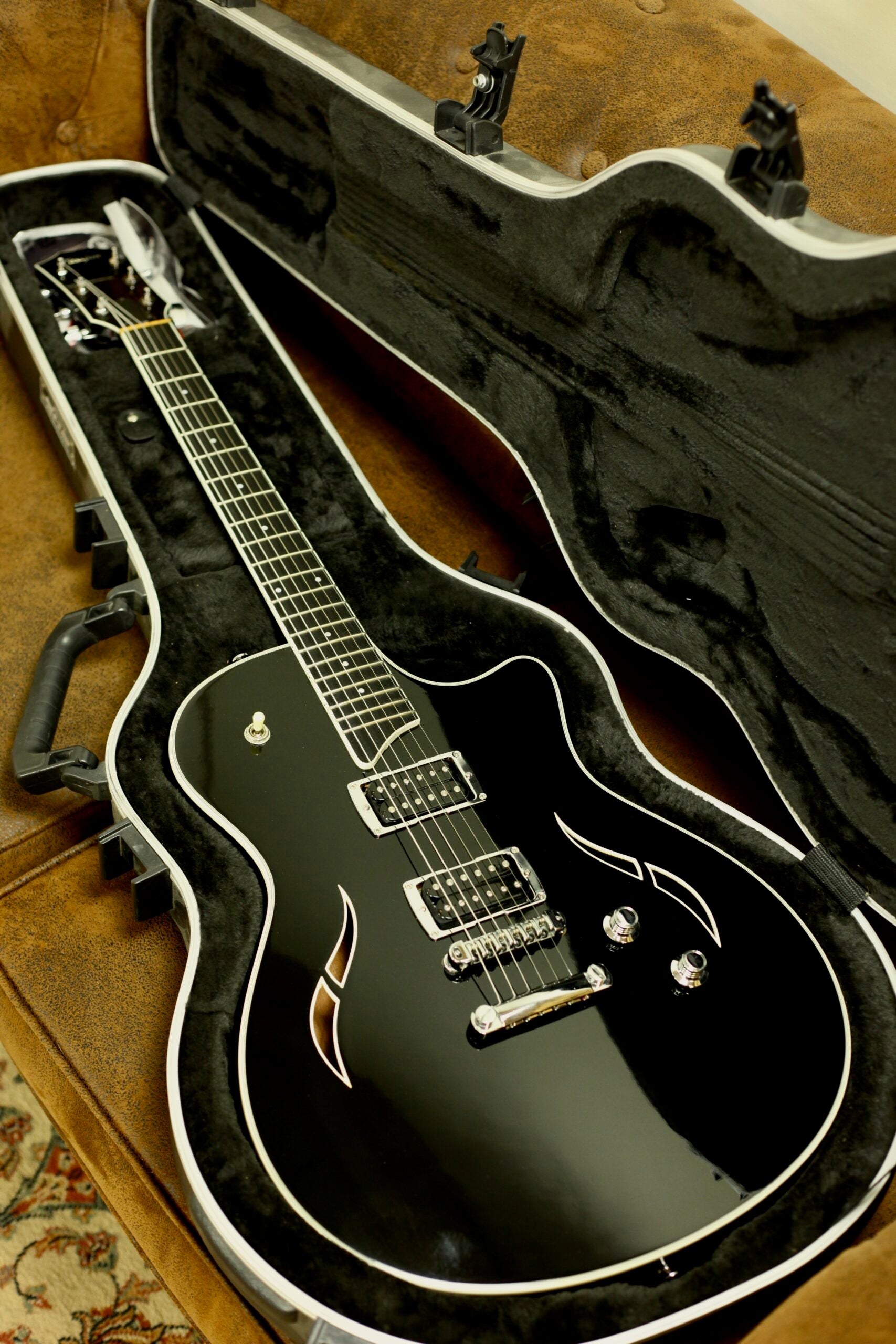 Taylor T3 Semi-Hollowbody | Black